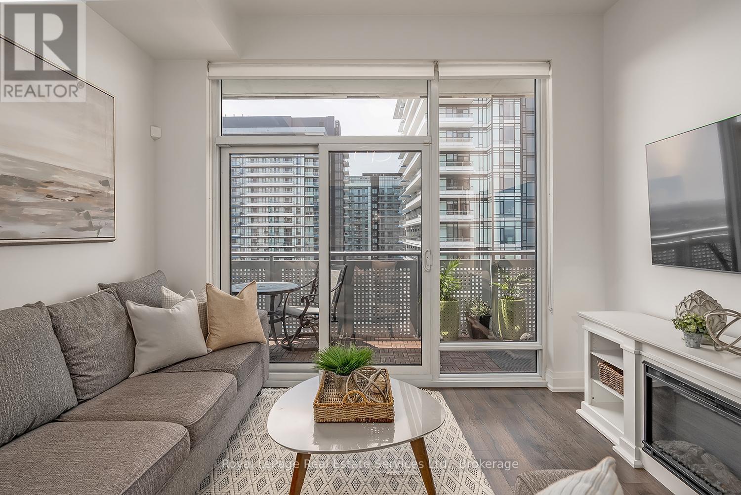 












1403 - 2520 EGLINTON AVENUE W

,
Mississauga (Erin Mills),




Ontario
L5M0Y4


