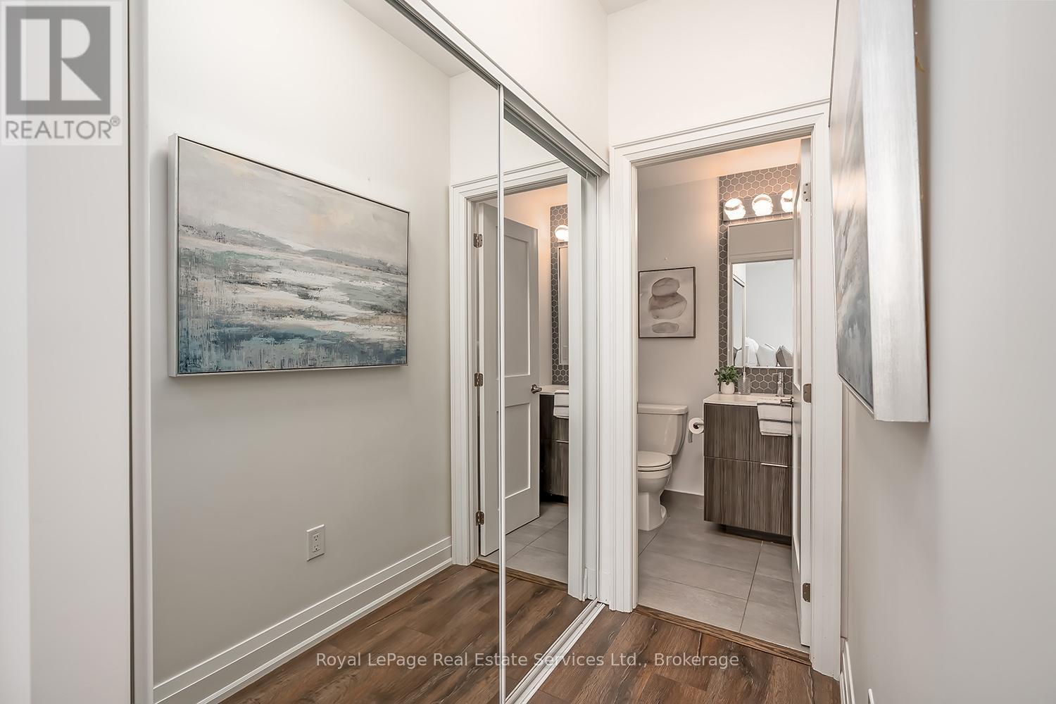 












1403 - 2520 EGLINTON AVENUE W

,
Mississauga (Erin Mills),




Ontario
L5M0Y4

