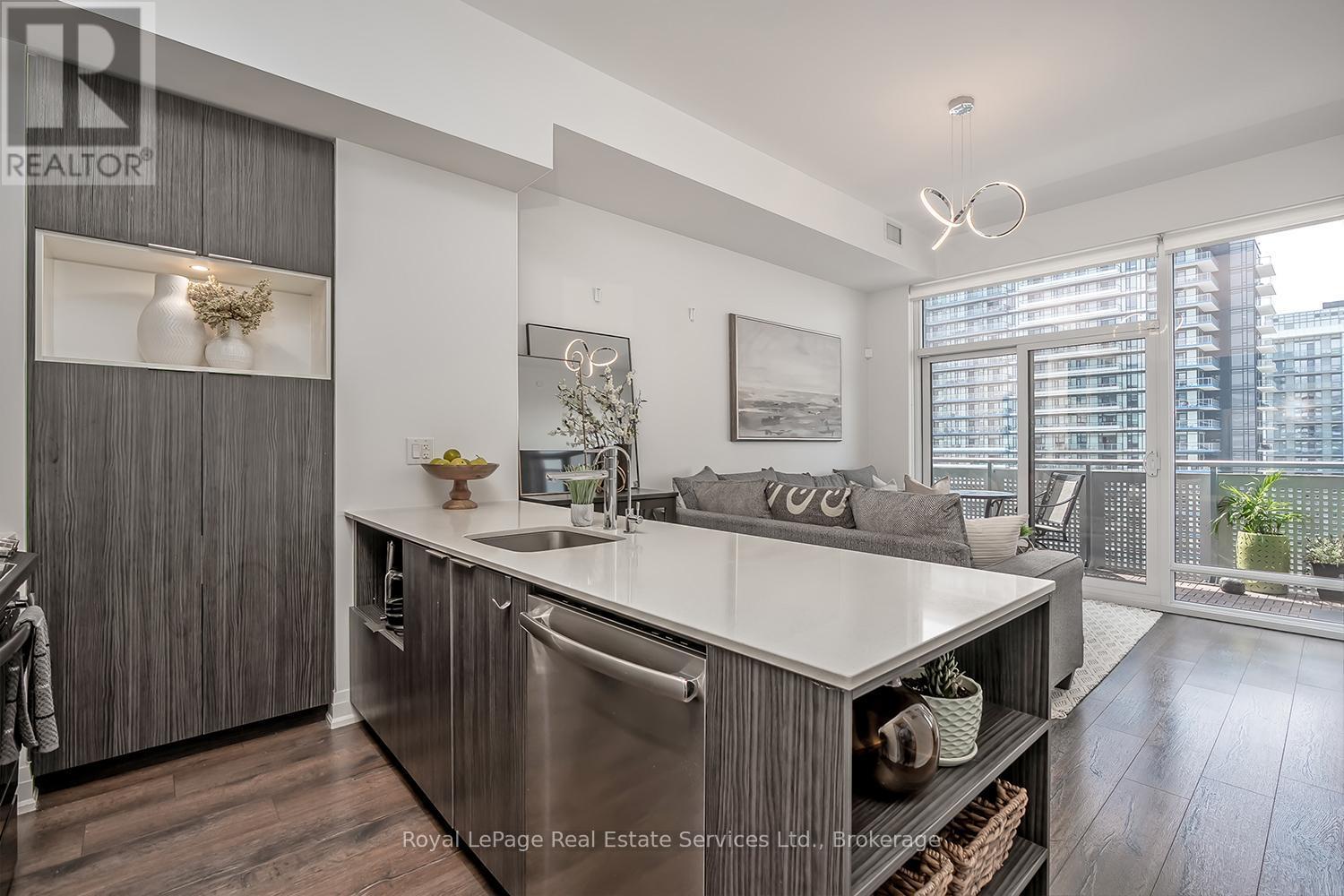 












1403 - 2520 EGLINTON AVENUE W

,
Mississauga (Erin Mills),




Ontario
L5M0Y4


