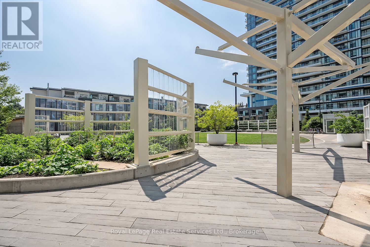 












1403 - 2520 EGLINTON AVENUE W

,
Mississauga (Erin Mills),




Ontario
L5M0Y4

