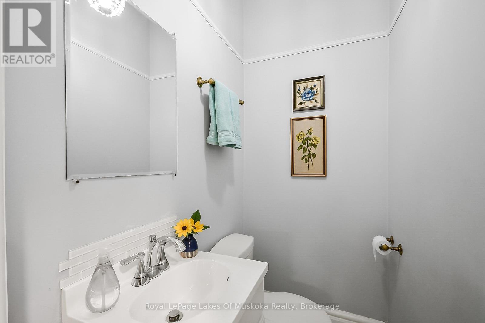 












98 MUSKOKA ROAD

,
Bracebridge (Monck (Bracebridge)),




Ontario
P1L1H4


