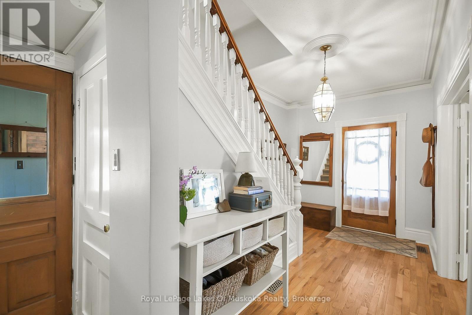 












98 MUSKOKA ROAD

,
Bracebridge (Monck (Bracebridge)),




Ontario
P1L1H4

