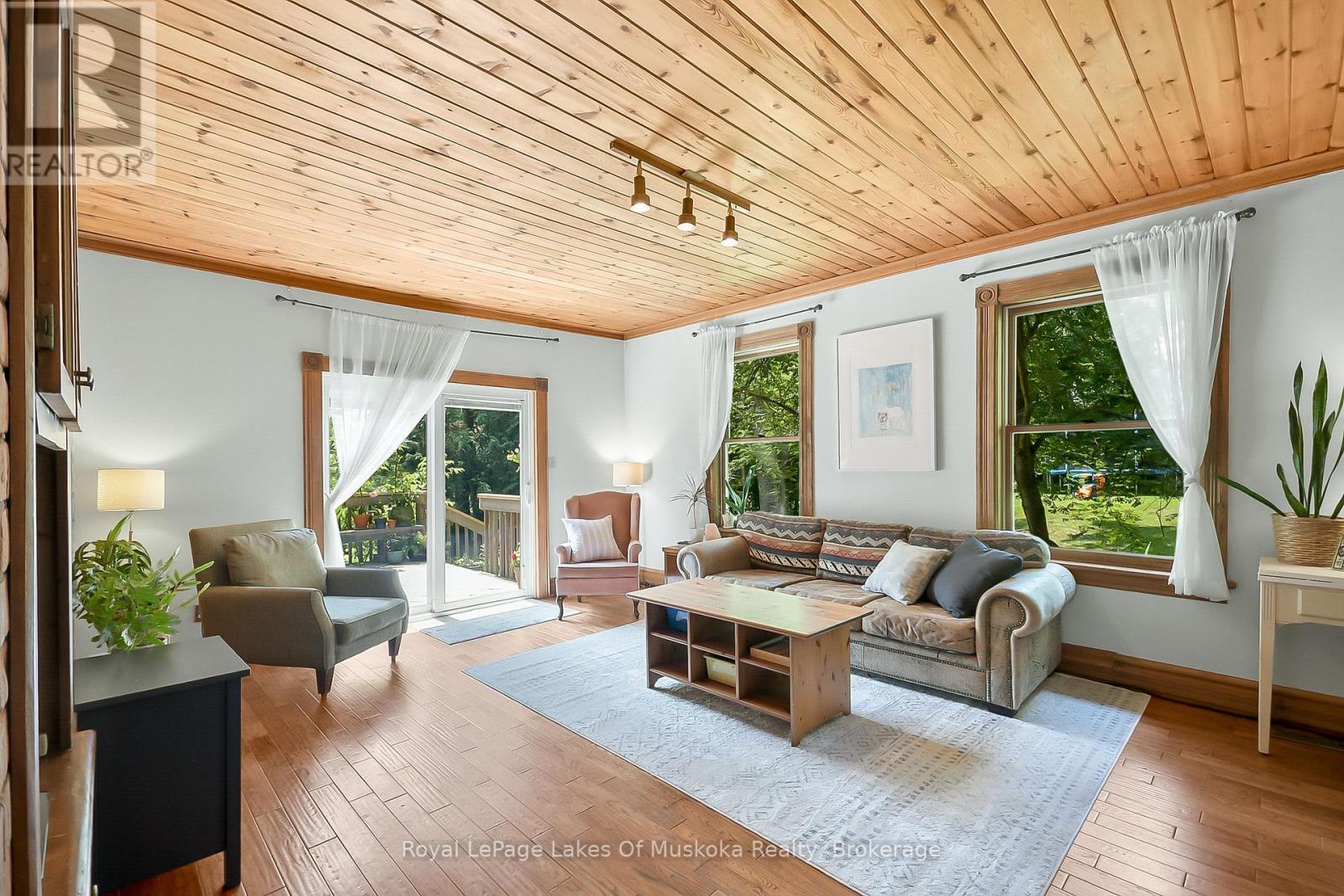 












98 MUSKOKA ROAD

,
Bracebridge (Monck (Bracebridge)),




Ontario
P1L1H4

