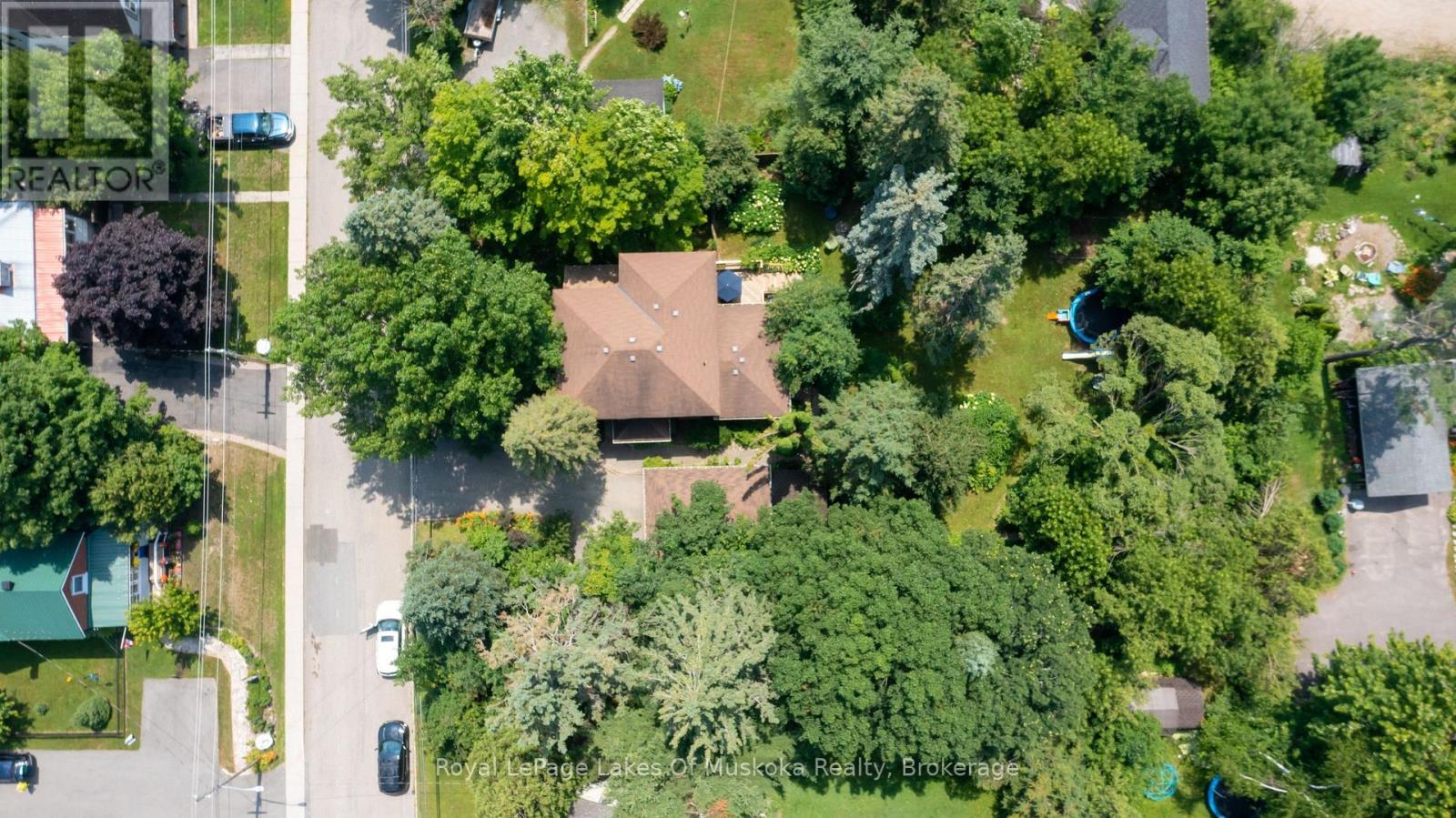 












98 MUSKOKA ROAD

,
Bracebridge (Monck (Bracebridge)),




Ontario
P1L1H4

