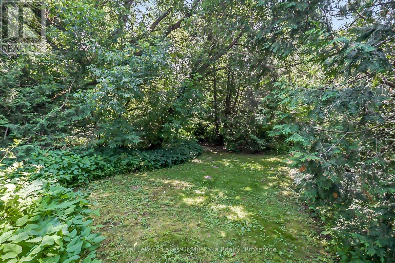 












98 MUSKOKA ROAD

,
Bracebridge (Monck (Bracebridge)),




Ontario
P1L1H4

