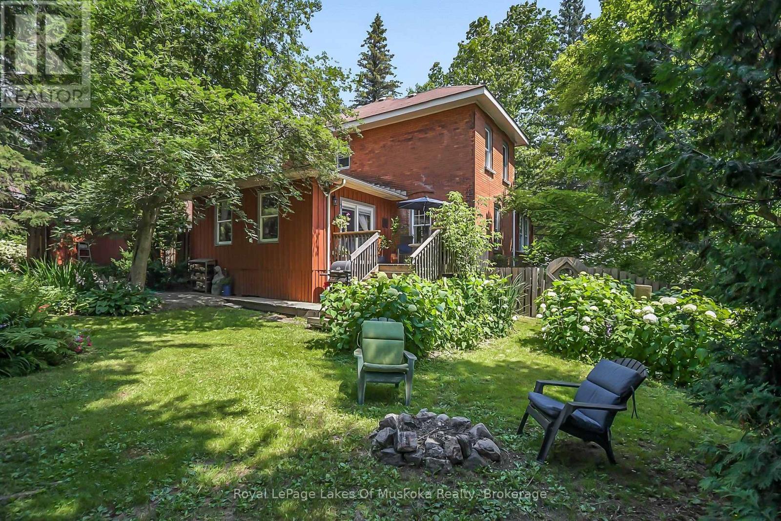 












98 MUSKOKA ROAD

,
Bracebridge (Monck (Bracebridge)),




Ontario
P1L1H4

