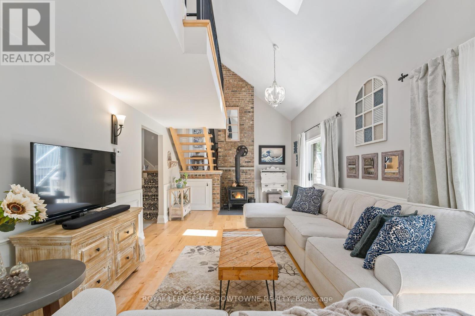 












1 ERINLEA CRESCENT

,
Erin,




Ontario
N0B1T0

