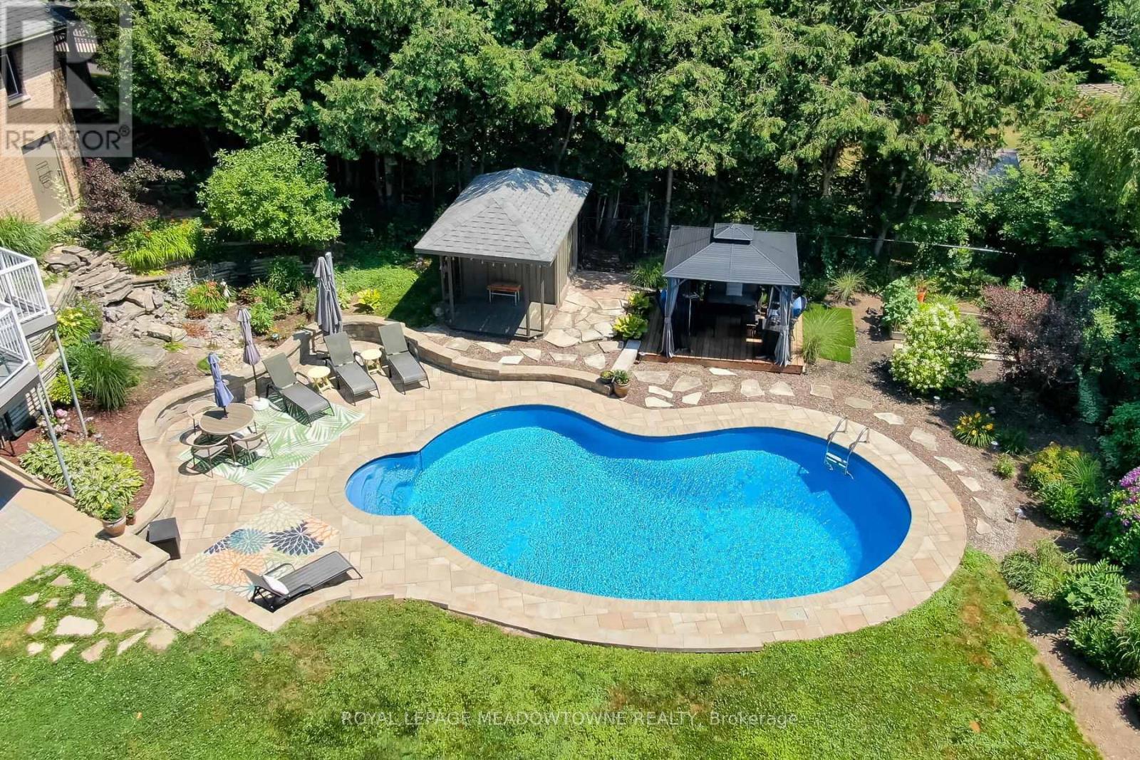 












1 ERINLEA CRESCENT

,
Erin,




Ontario
N0B1T0

