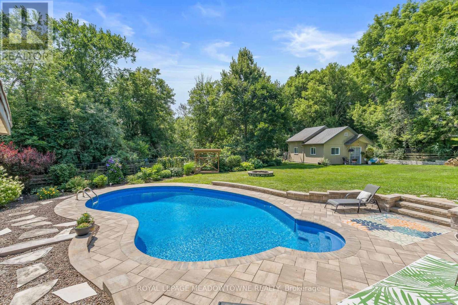 












1 ERINLEA CRESCENT

,
Erin,




Ontario
N0B1T0

