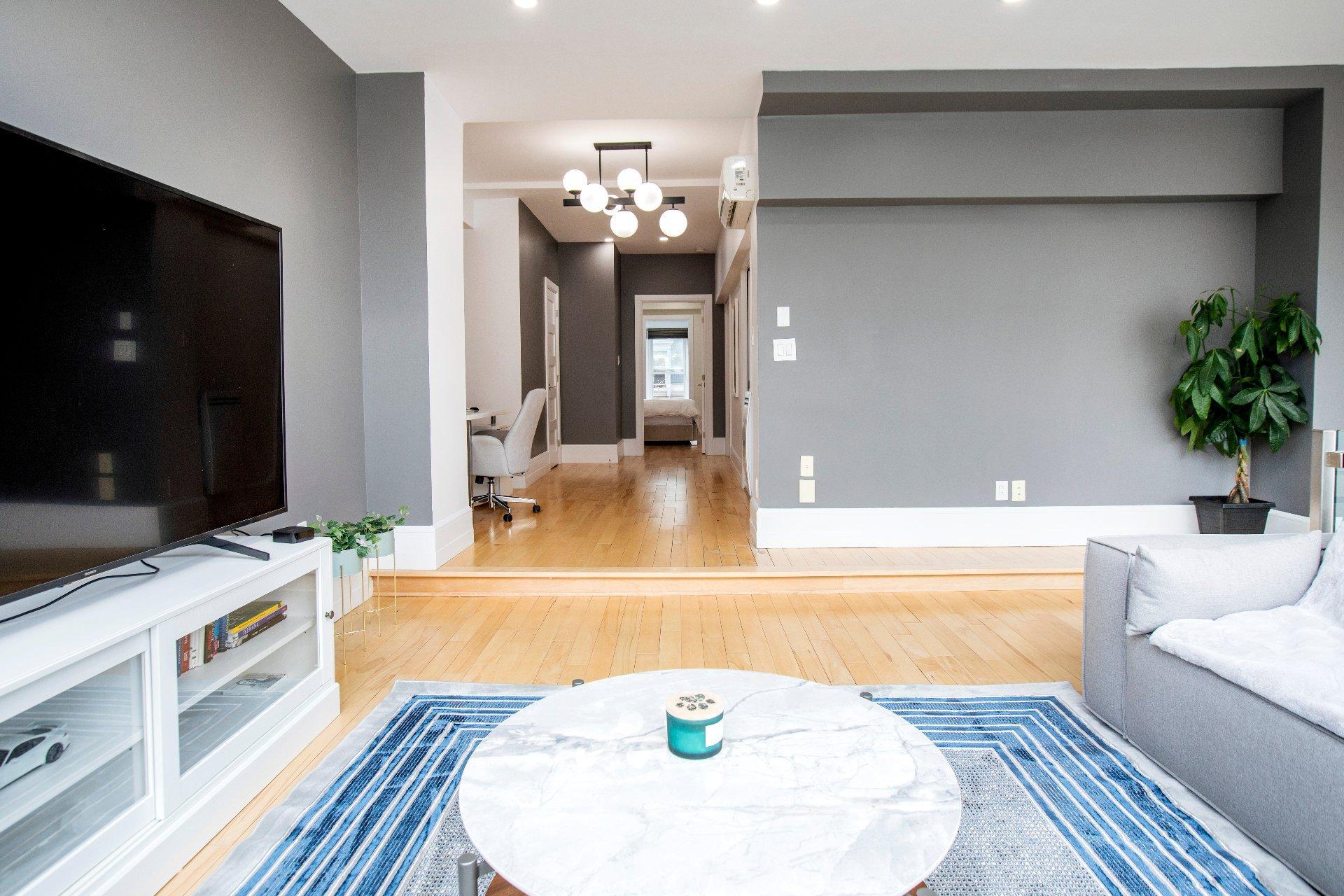 









1944


Rue Tupper

,
Montréal (Ville-Marie),




QC
H3H1N5

