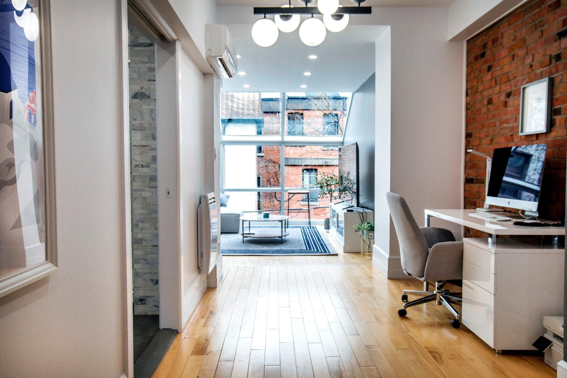 









1944


Rue Tupper

,
Montréal (Ville-Marie),




QC
H3H1N5

