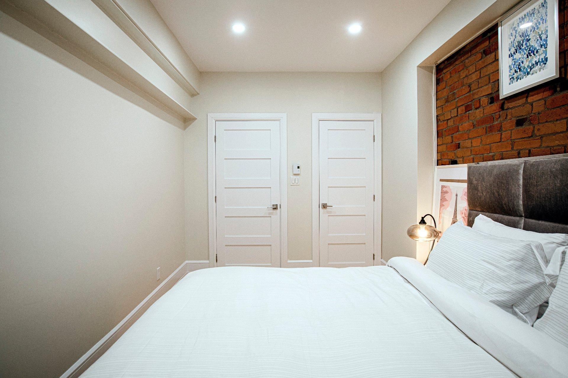 









1944


Rue Tupper

,
Montréal (Ville-Marie),




QC
H3H1N5

