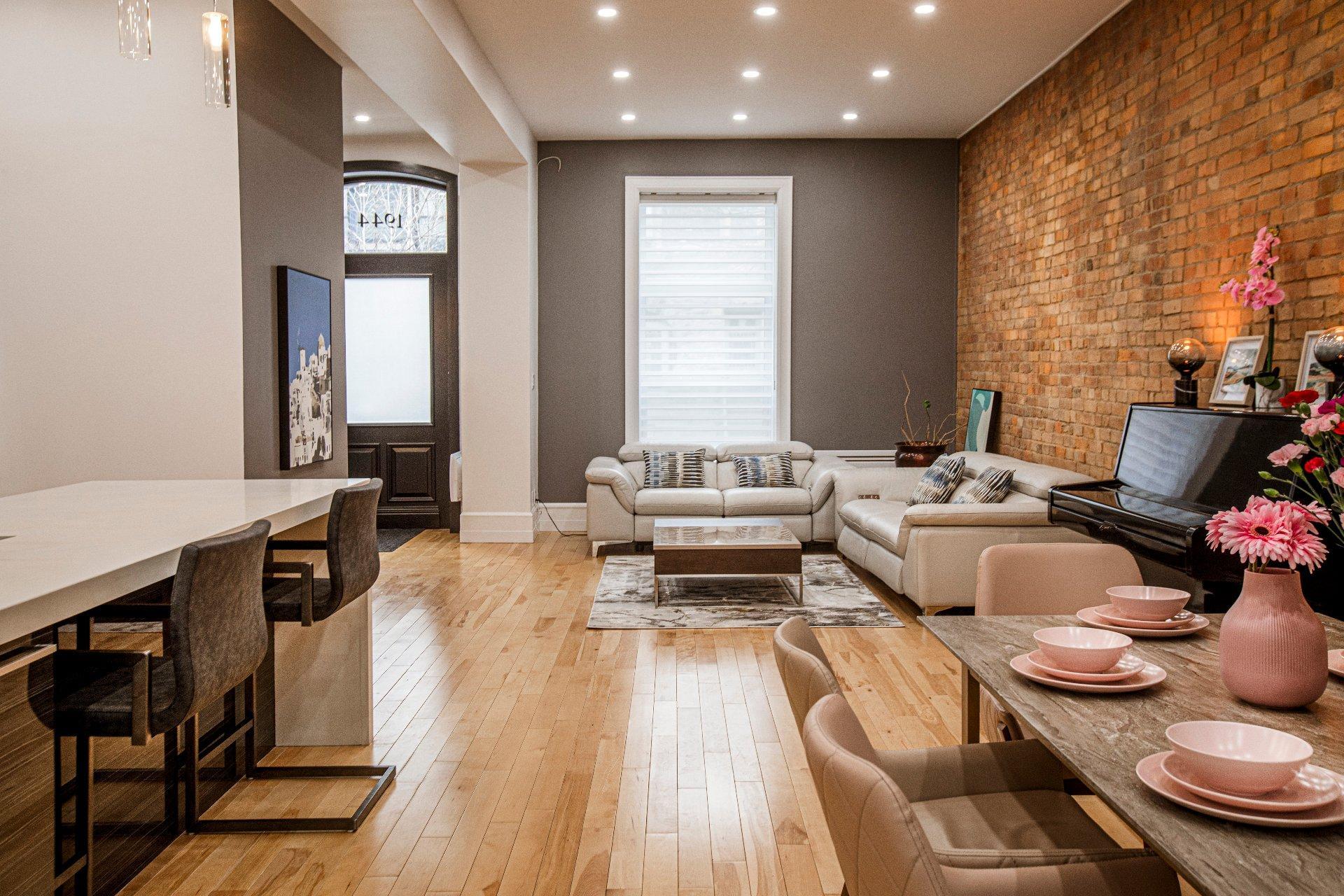 









1944


Rue Tupper

,
Montréal (Ville-Marie),




QC
H3H1N5

