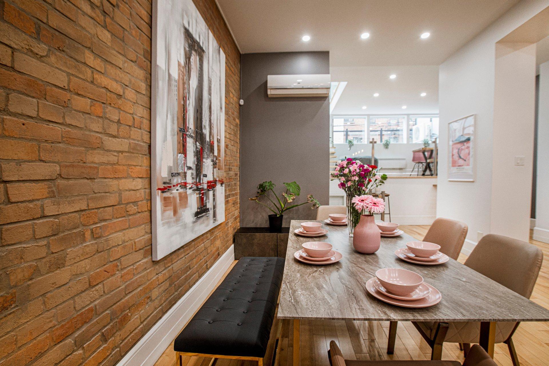 









1944


Rue Tupper

,
Montréal (Ville-Marie),




QC
H3H1N5

