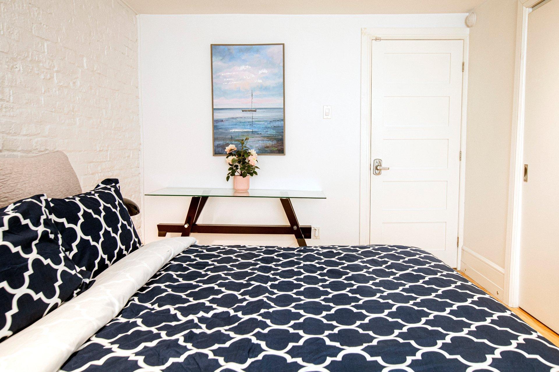 









1944


Rue Tupper

,
Montréal (Ville-Marie),




QC
H3H1N5

