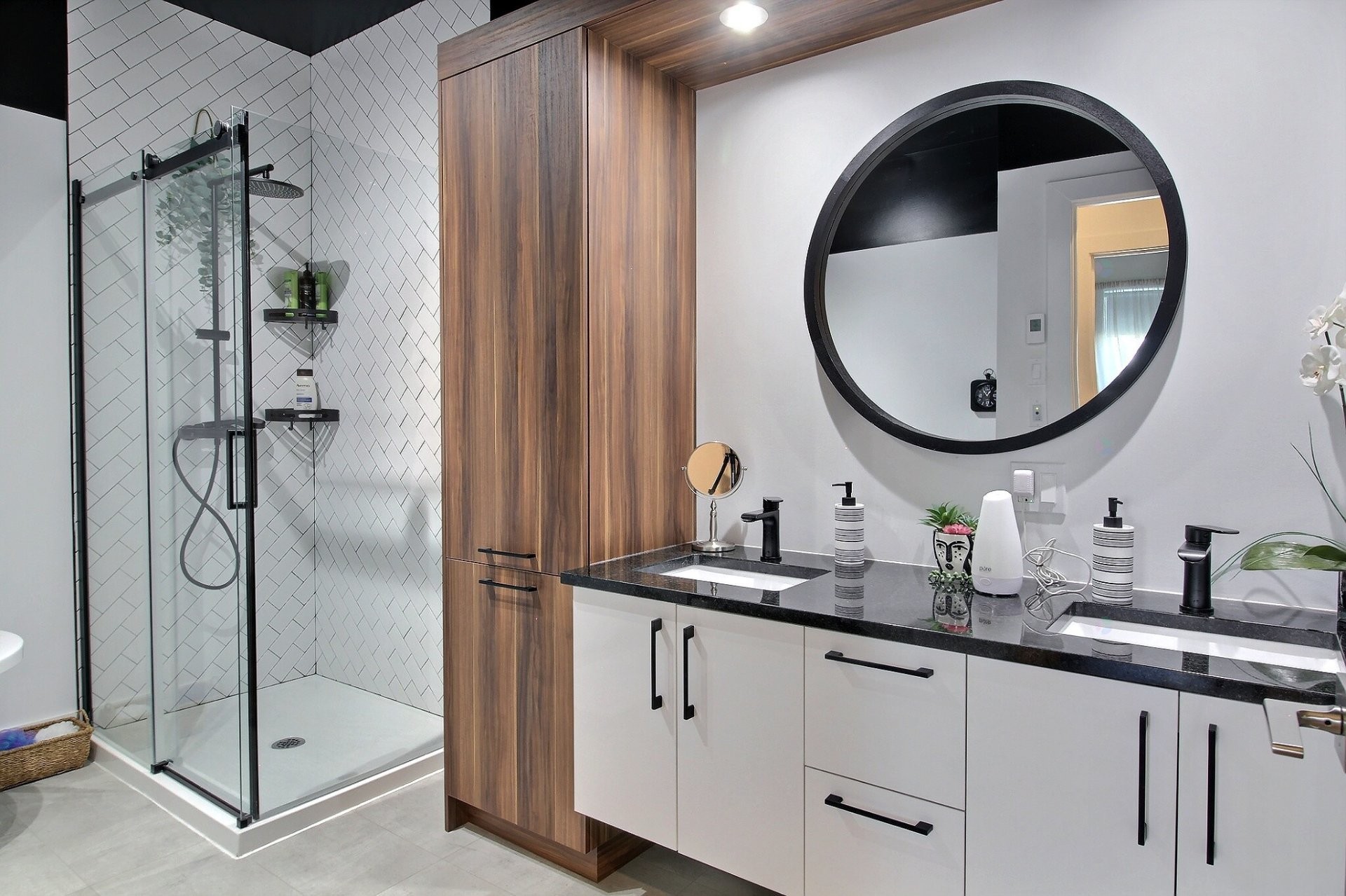 









65


Rue Desjardins

, 2,
Magog,




QC
J1X5X8

