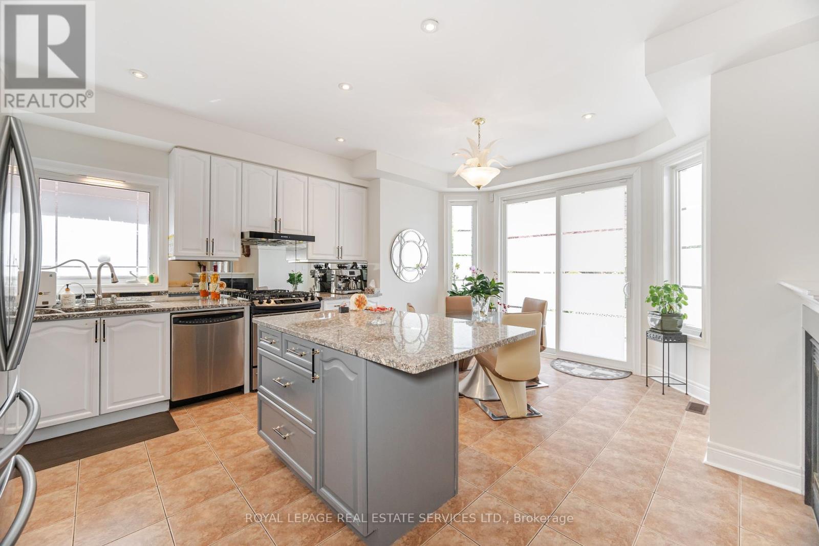 












3809 CANDLELIGHT DRIVE

,
Mississauga,




Ontario
L5M8A8


