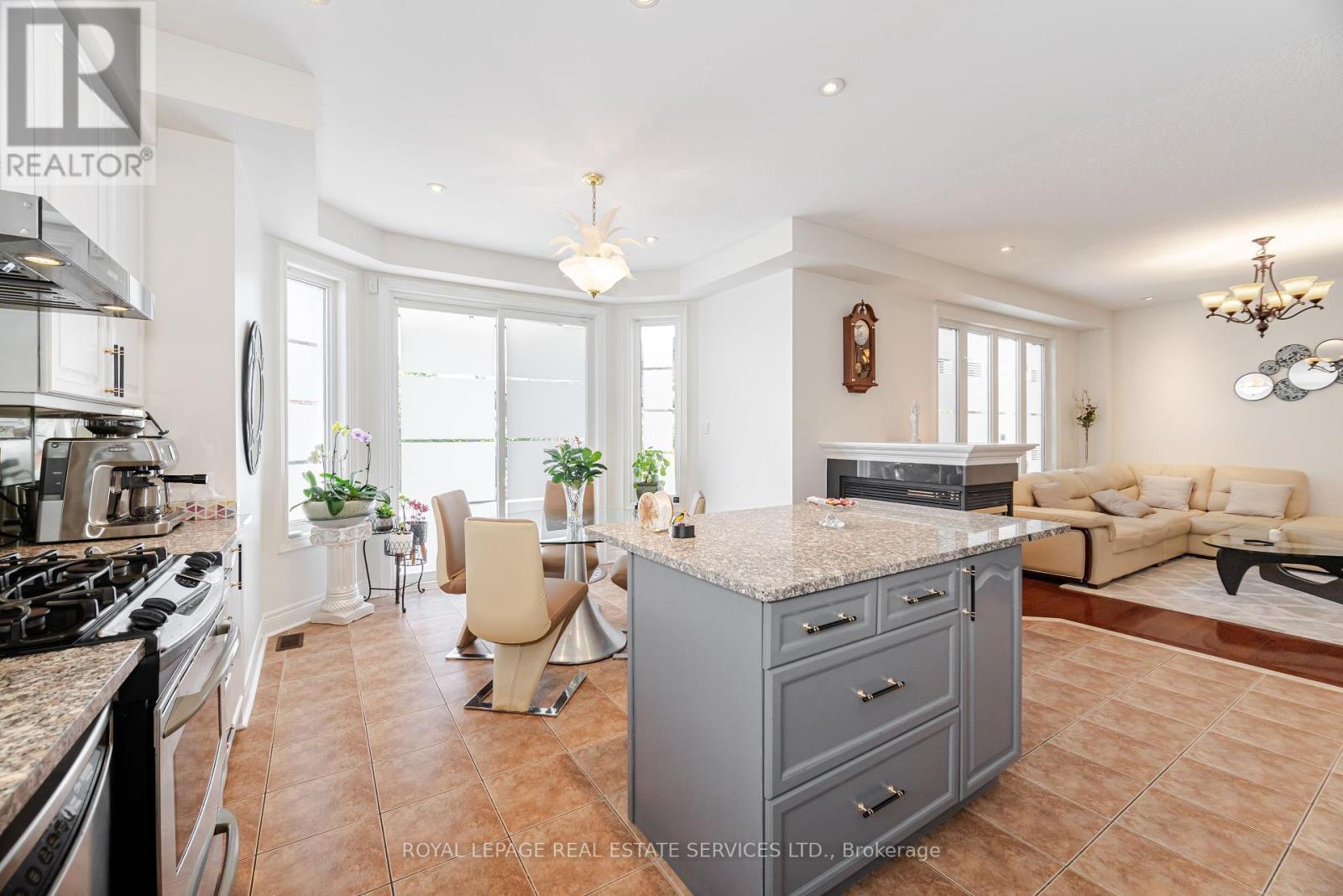 












3809 CANDLELIGHT DRIVE

,
Mississauga,




Ontario
L5M8A8


