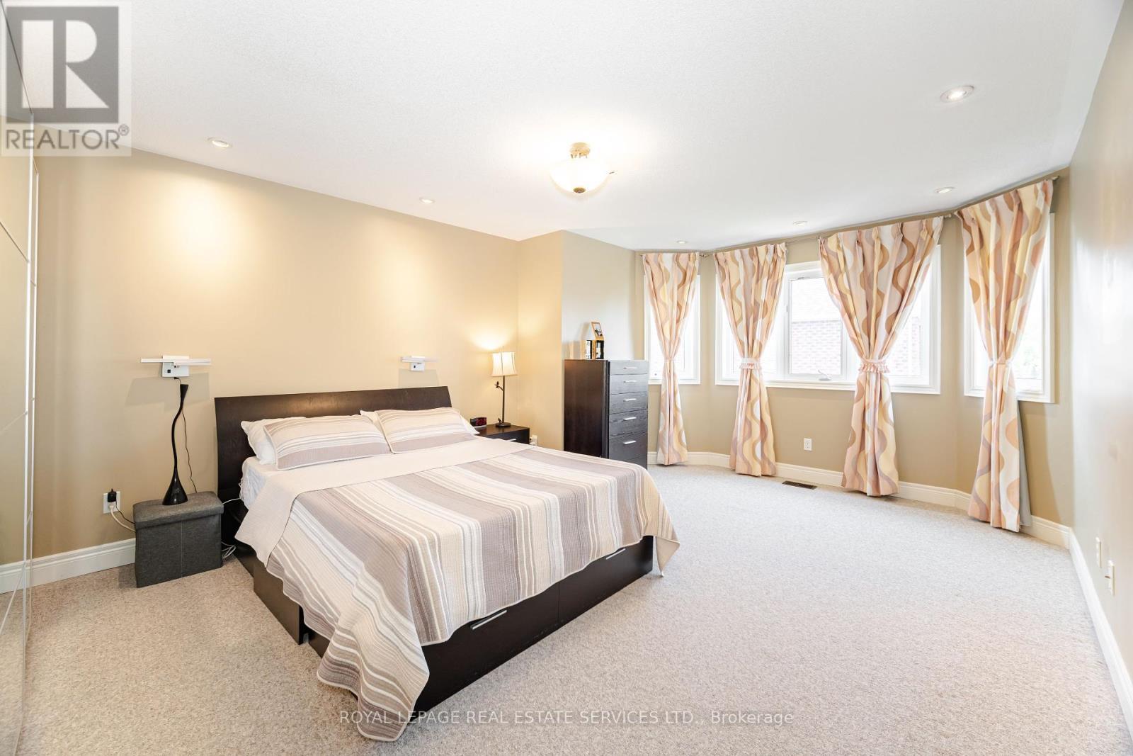 












3809 CANDLELIGHT DRIVE

,
Mississauga,




Ontario
L5M8A8

