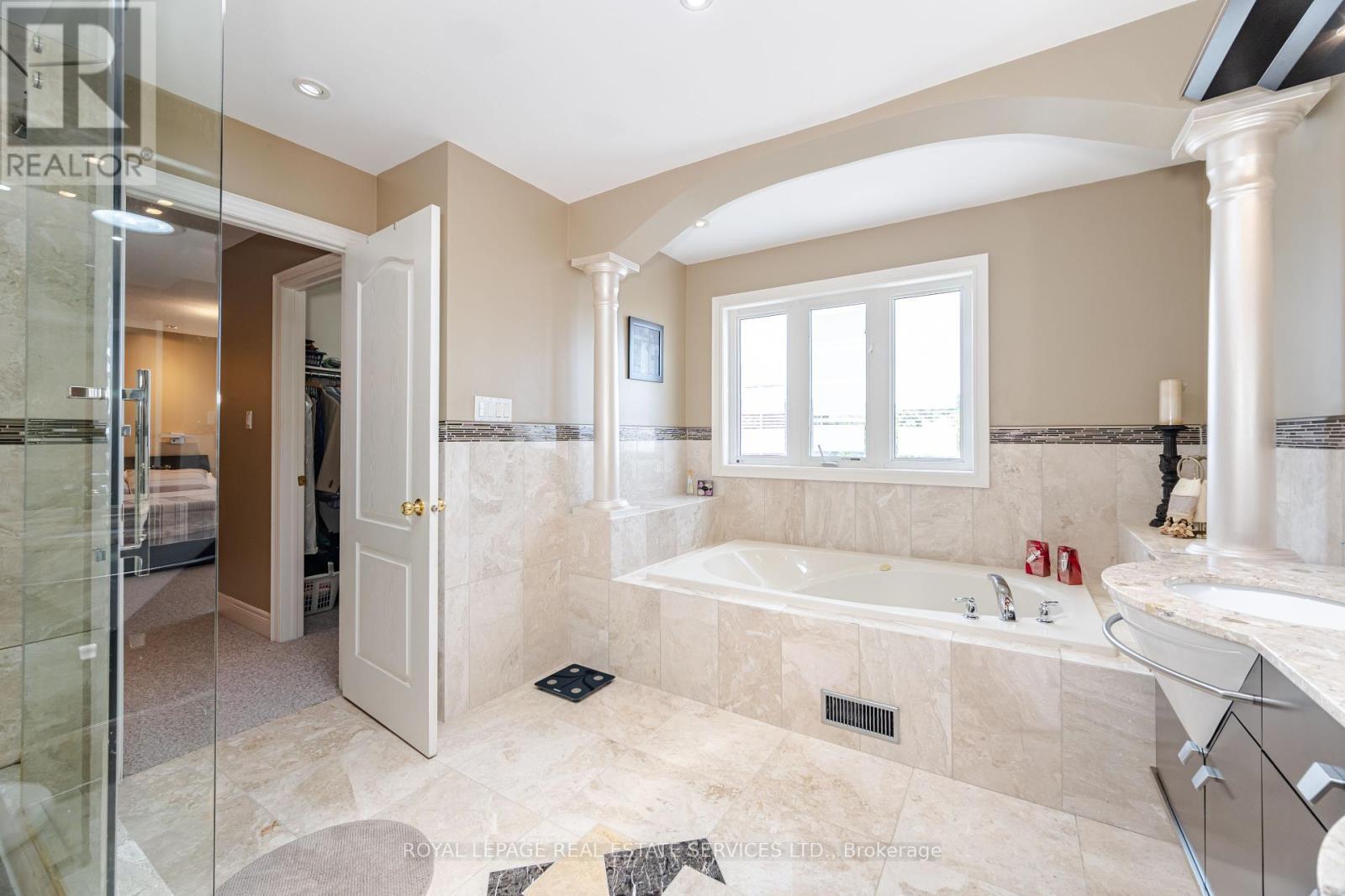 












3809 CANDLELIGHT DRIVE

,
Mississauga,




Ontario
L5M8A8

