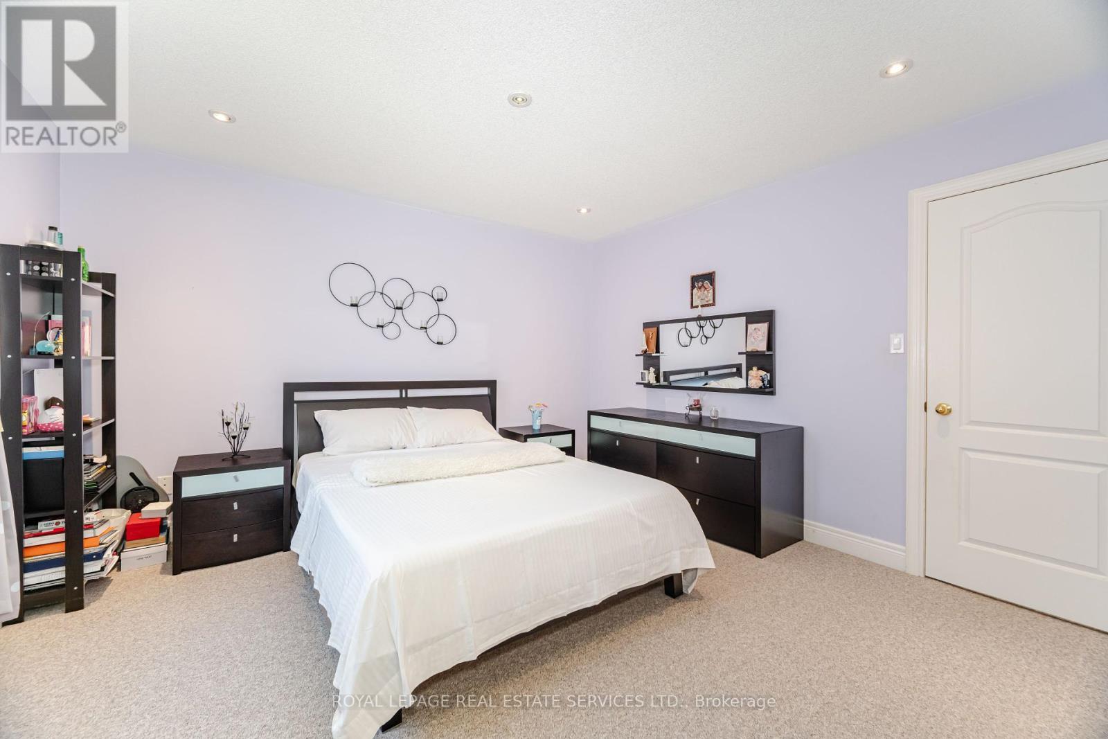 












3809 CANDLELIGHT DRIVE

,
Mississauga,




Ontario
L5M8A8

