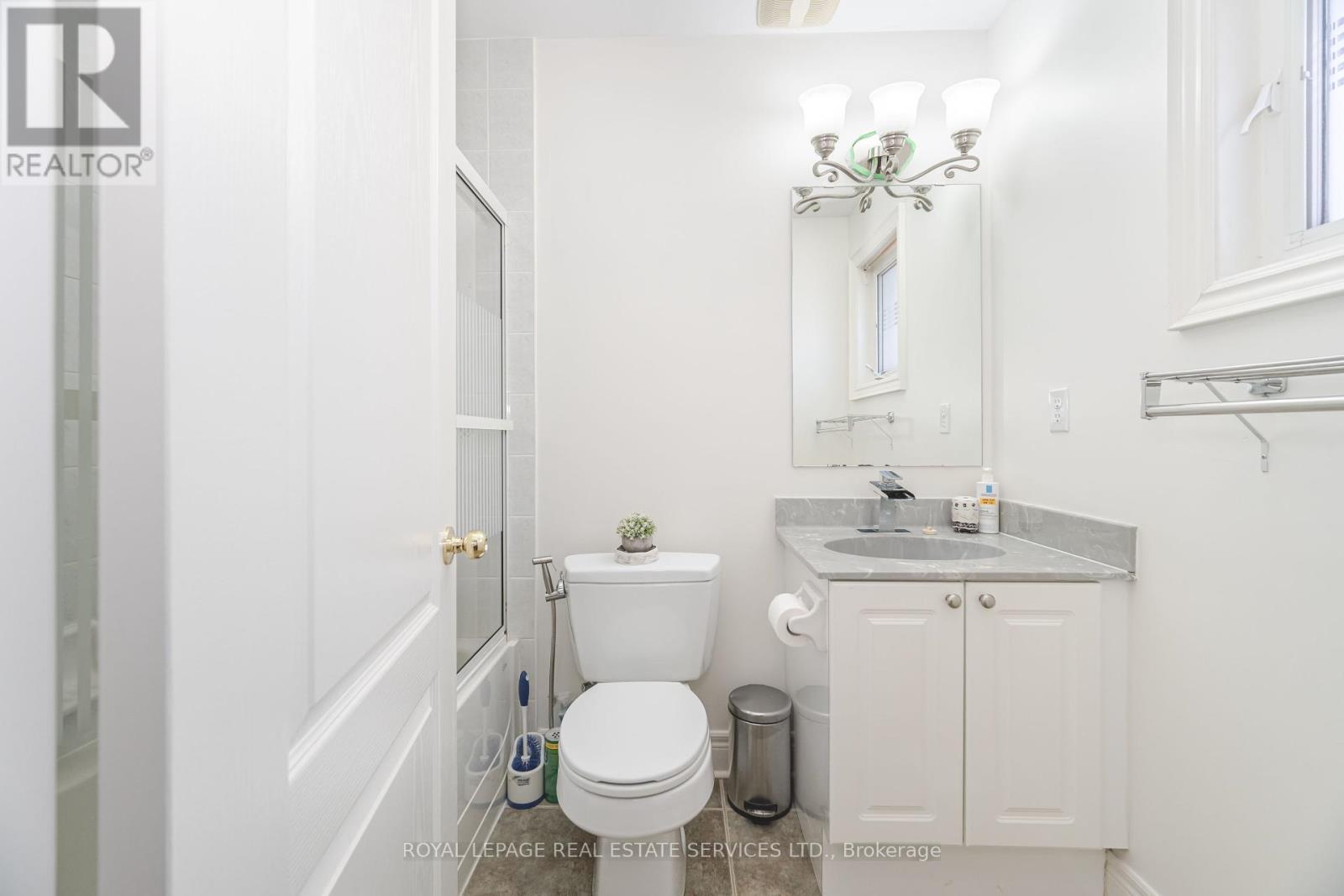 












3809 CANDLELIGHT DRIVE

,
Mississauga,




Ontario
L5M8A8


