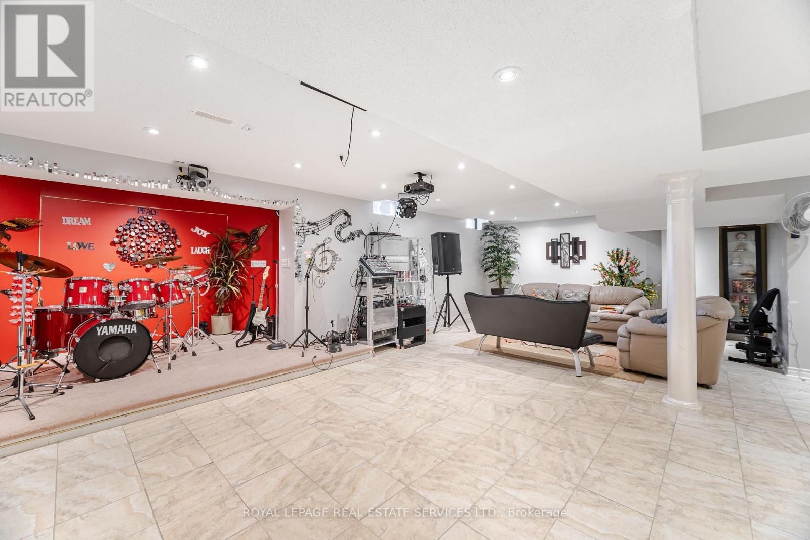 












3809 CANDLELIGHT DRIVE

,
Mississauga,




Ontario
L5M8A8

