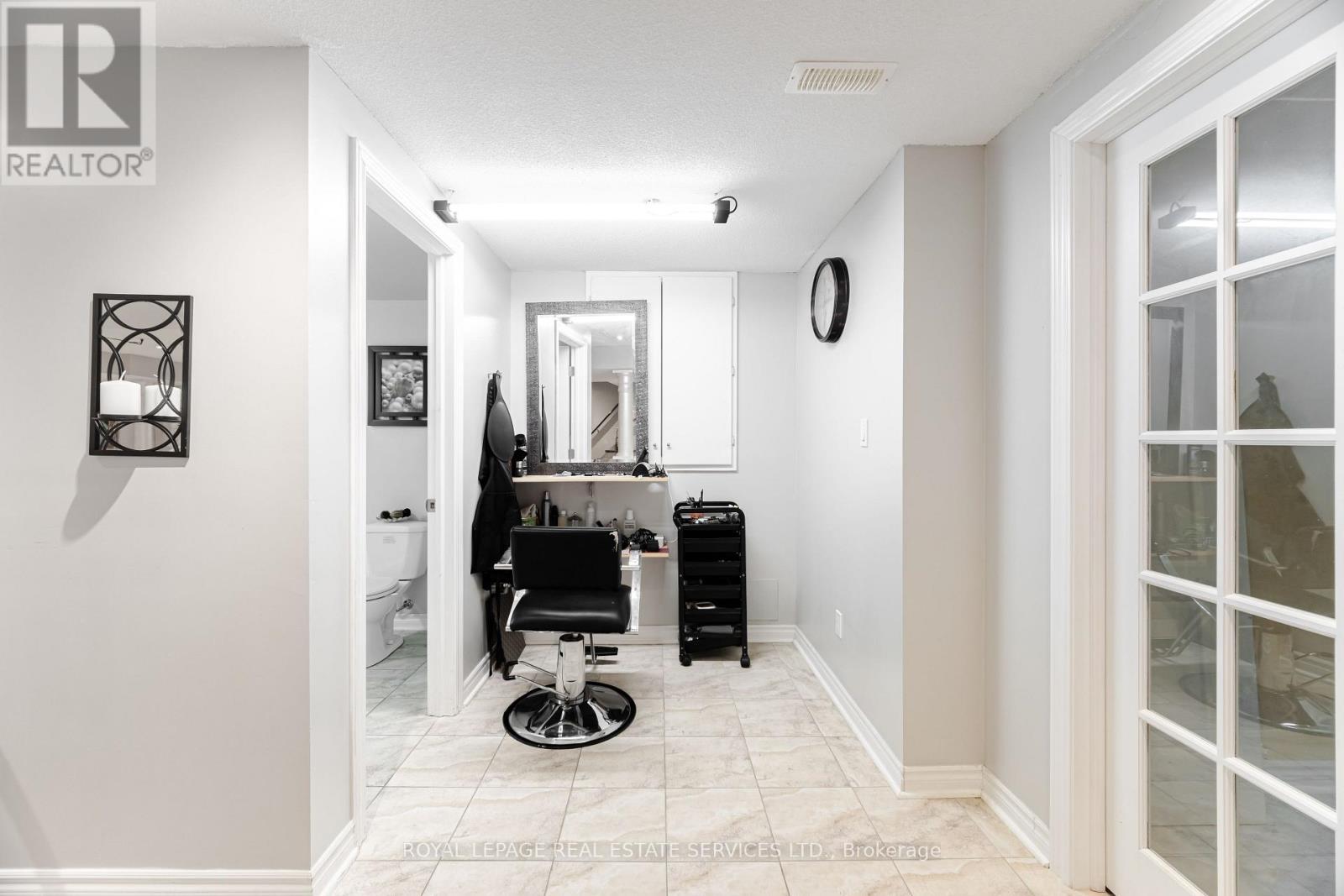 












3809 CANDLELIGHT DRIVE

,
Mississauga,




Ontario
L5M8A8


