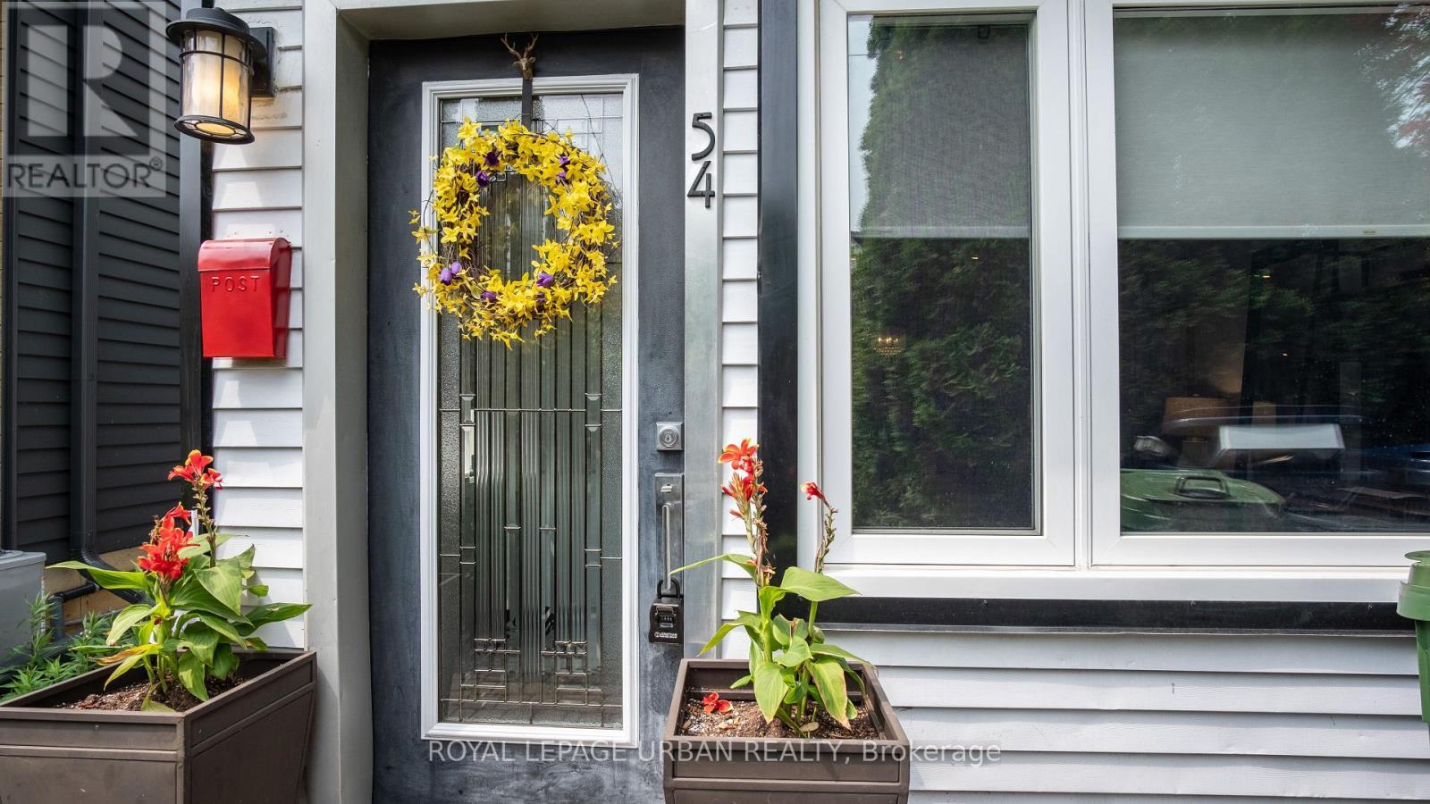 












54 ARUNDEL AVENUE

,
Toronto,




Ontario
M4K3A4

