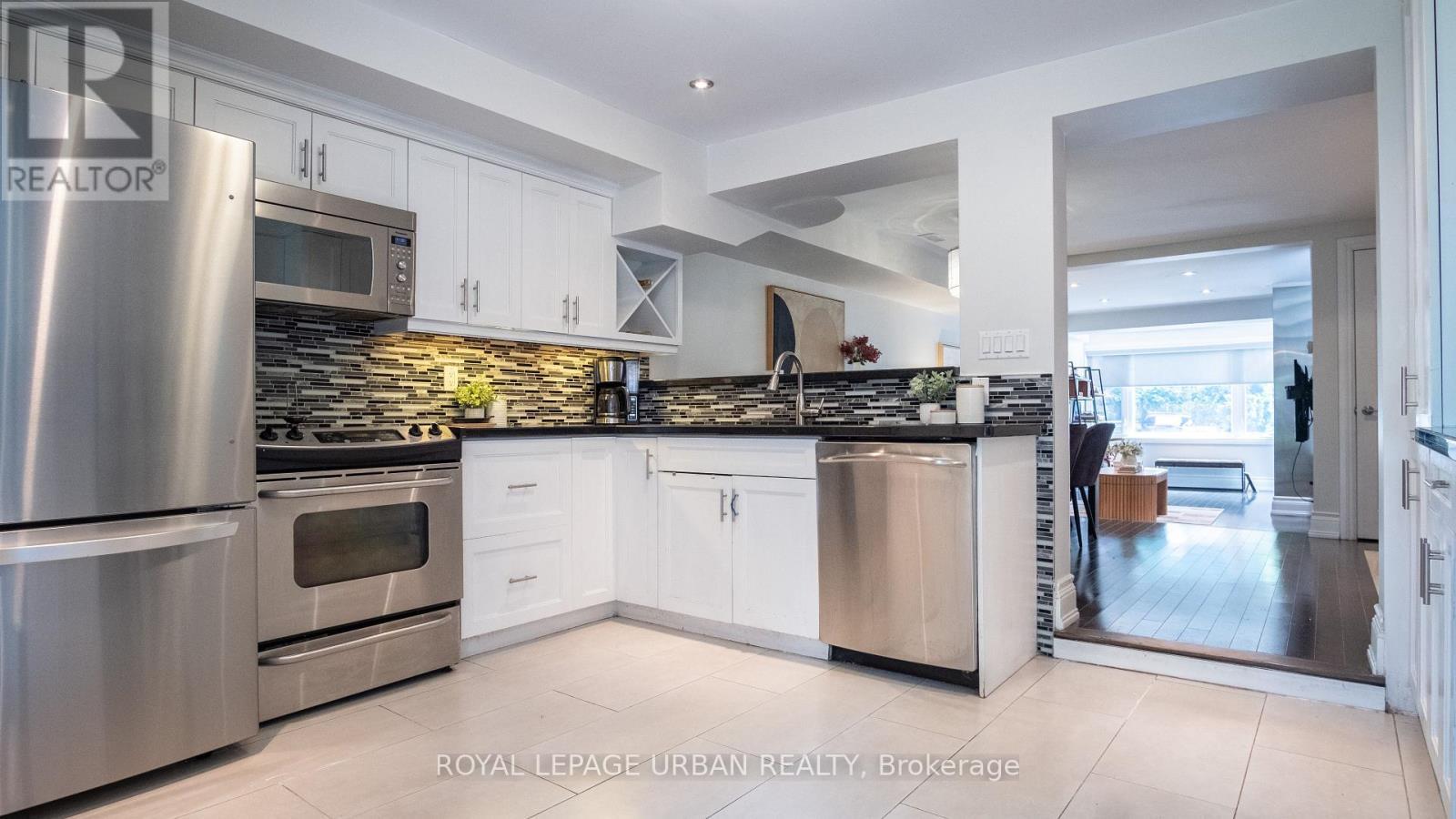 












54 ARUNDEL AVENUE

,
Toronto,




Ontario
M4K3A4

