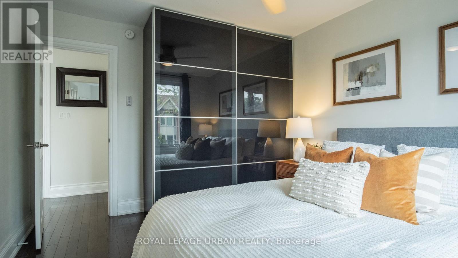 












54 ARUNDEL AVENUE

,
Toronto,




Ontario
M4K3A4


