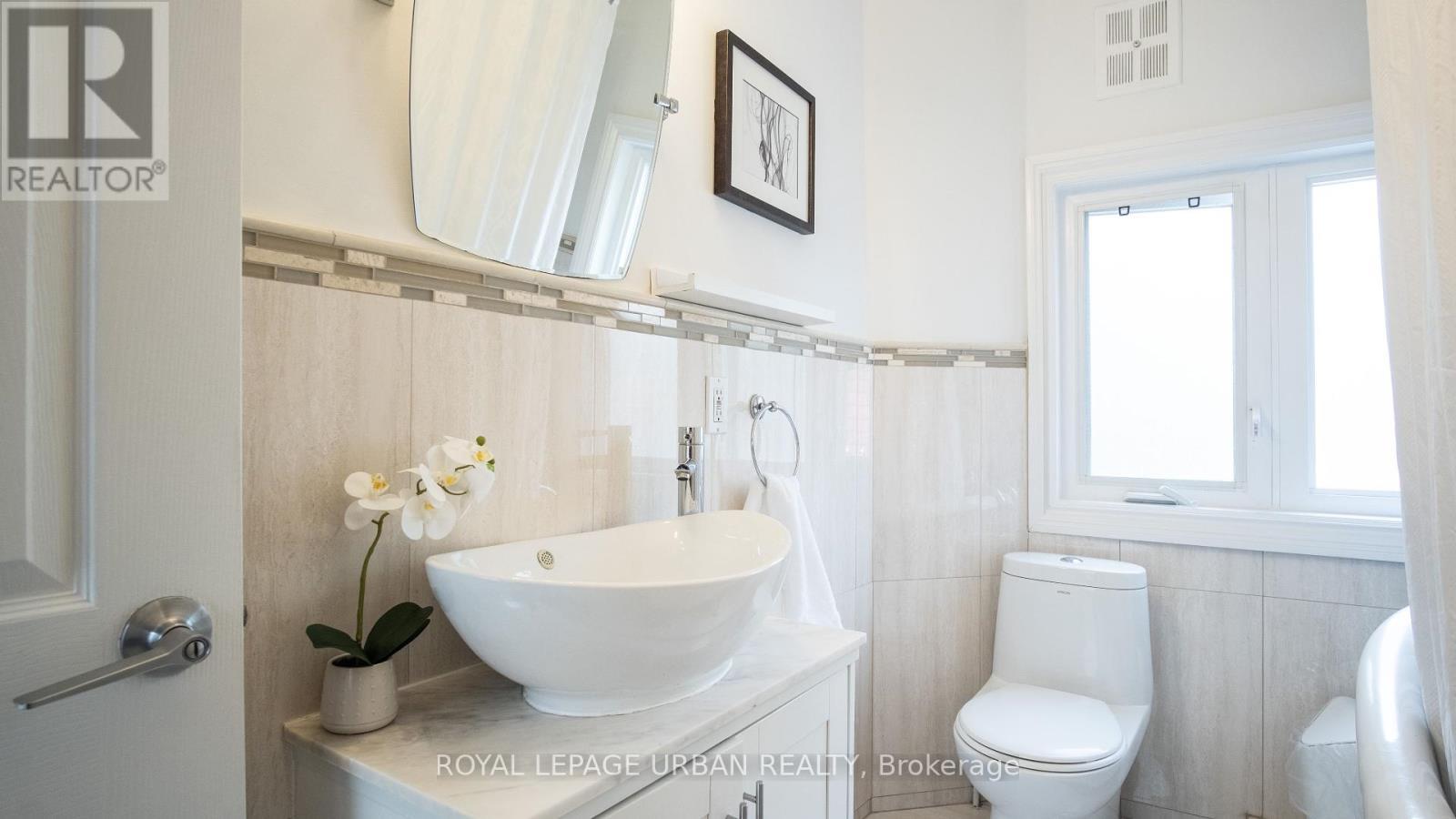 












54 ARUNDEL AVENUE

,
Toronto,




Ontario
M4K3A4


