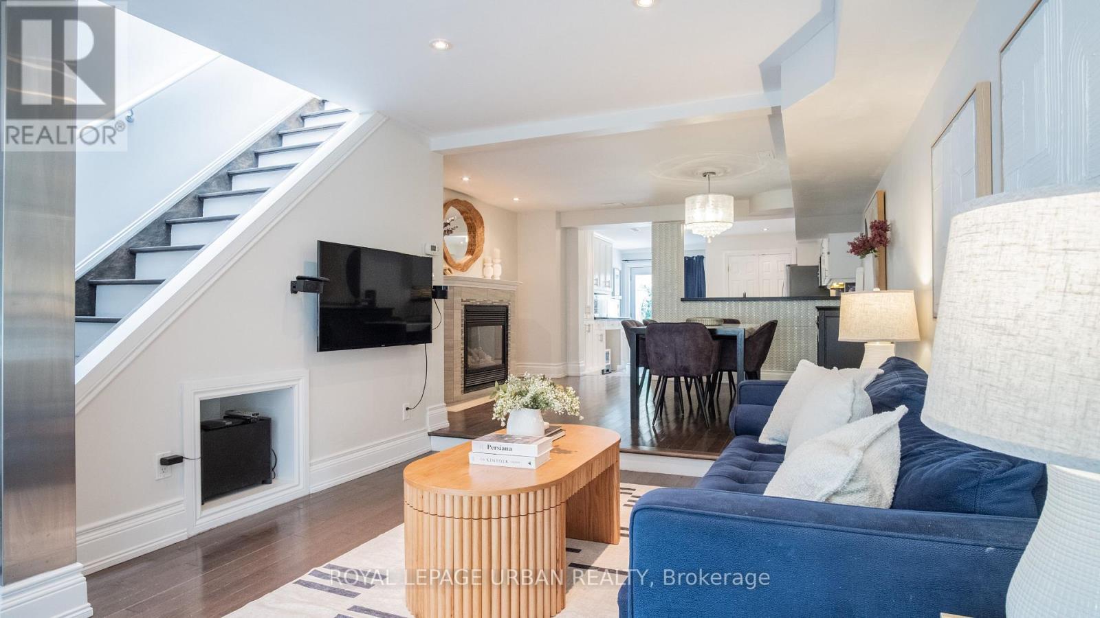 












54 ARUNDEL AVENUE

,
Toronto,




Ontario
M4K3A4

