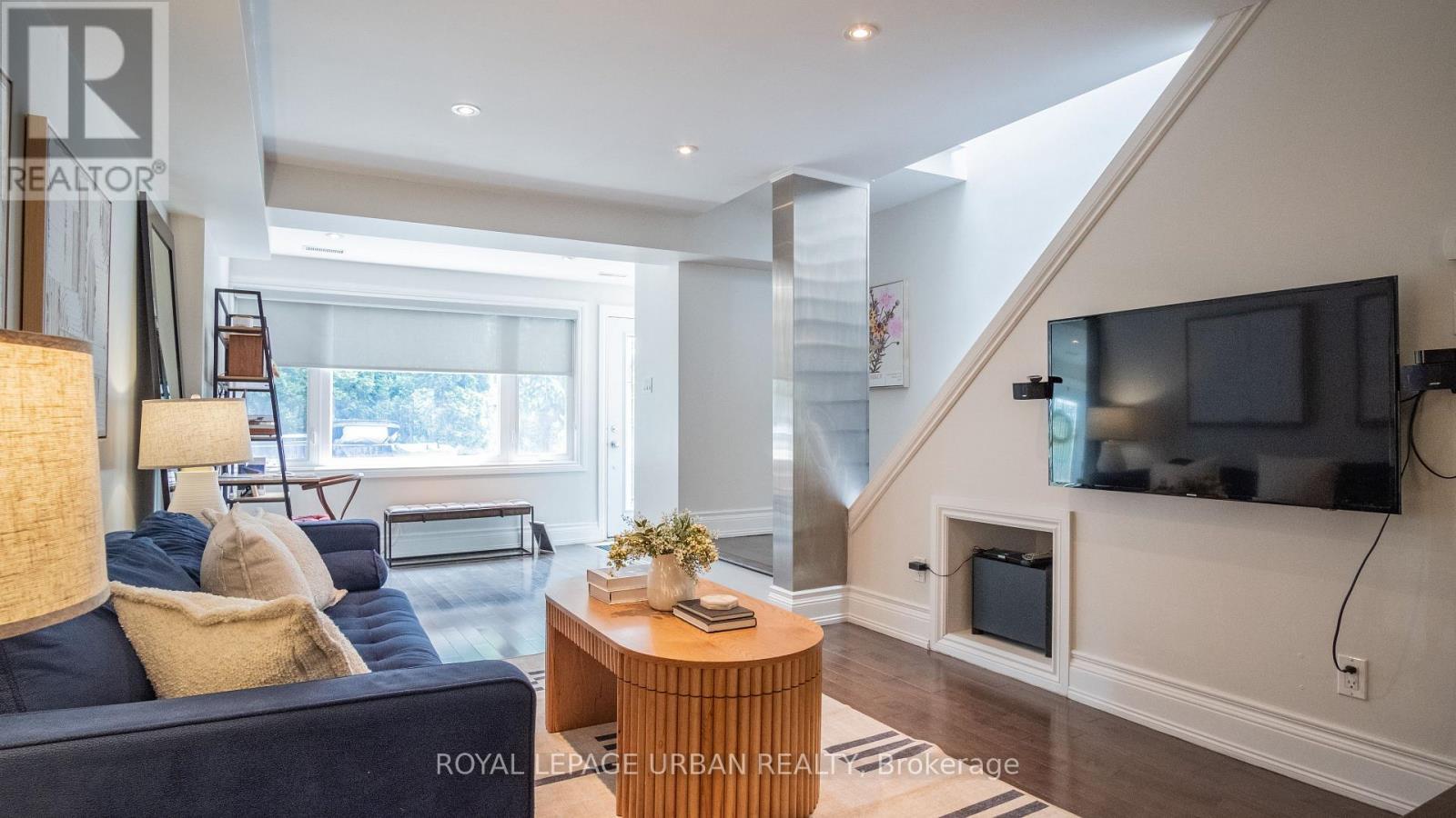 












54 ARUNDEL AVENUE

,
Toronto,




Ontario
M4K3A4

