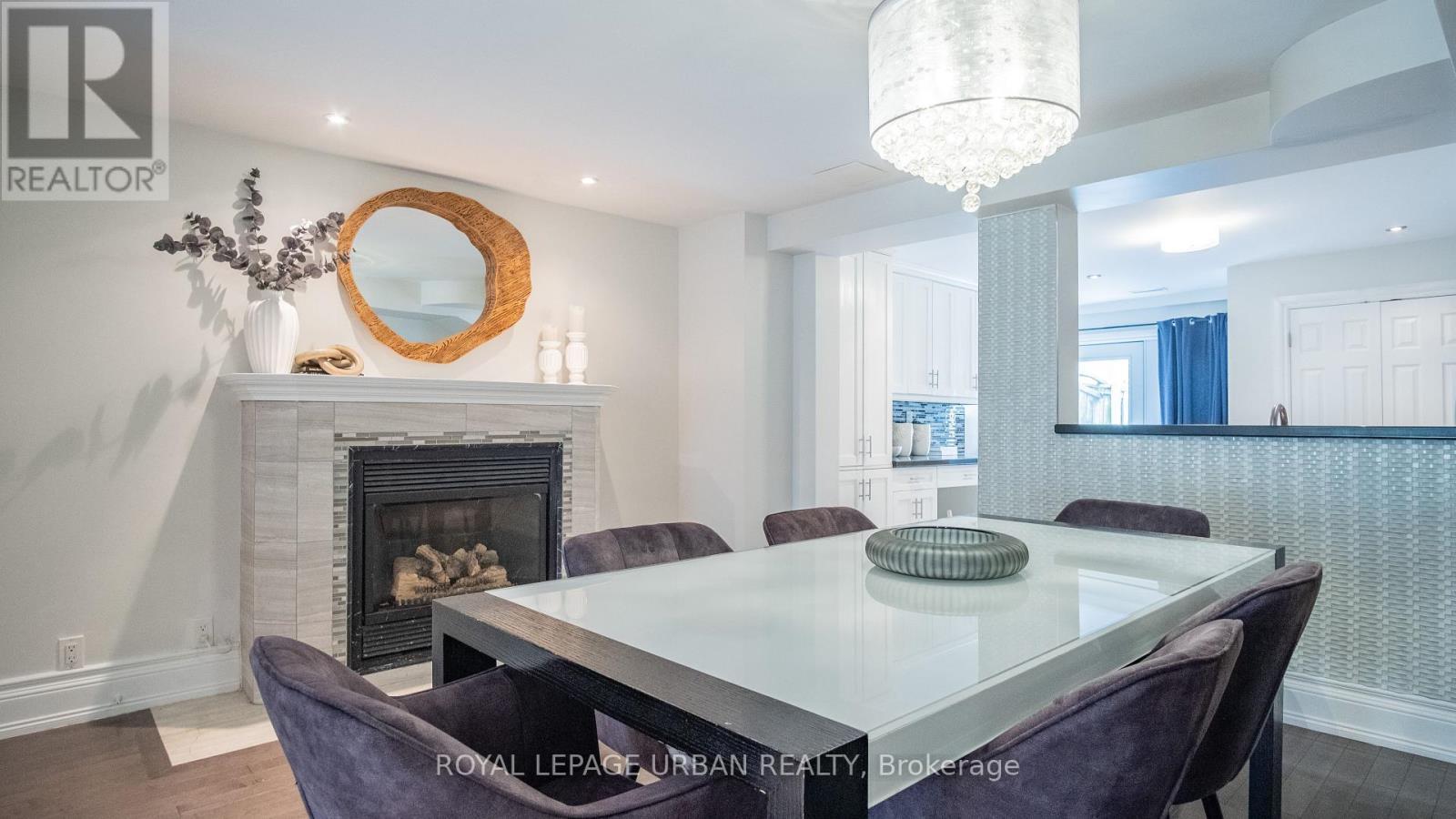 












54 ARUNDEL AVENUE

,
Toronto,




Ontario
M4K3A4

