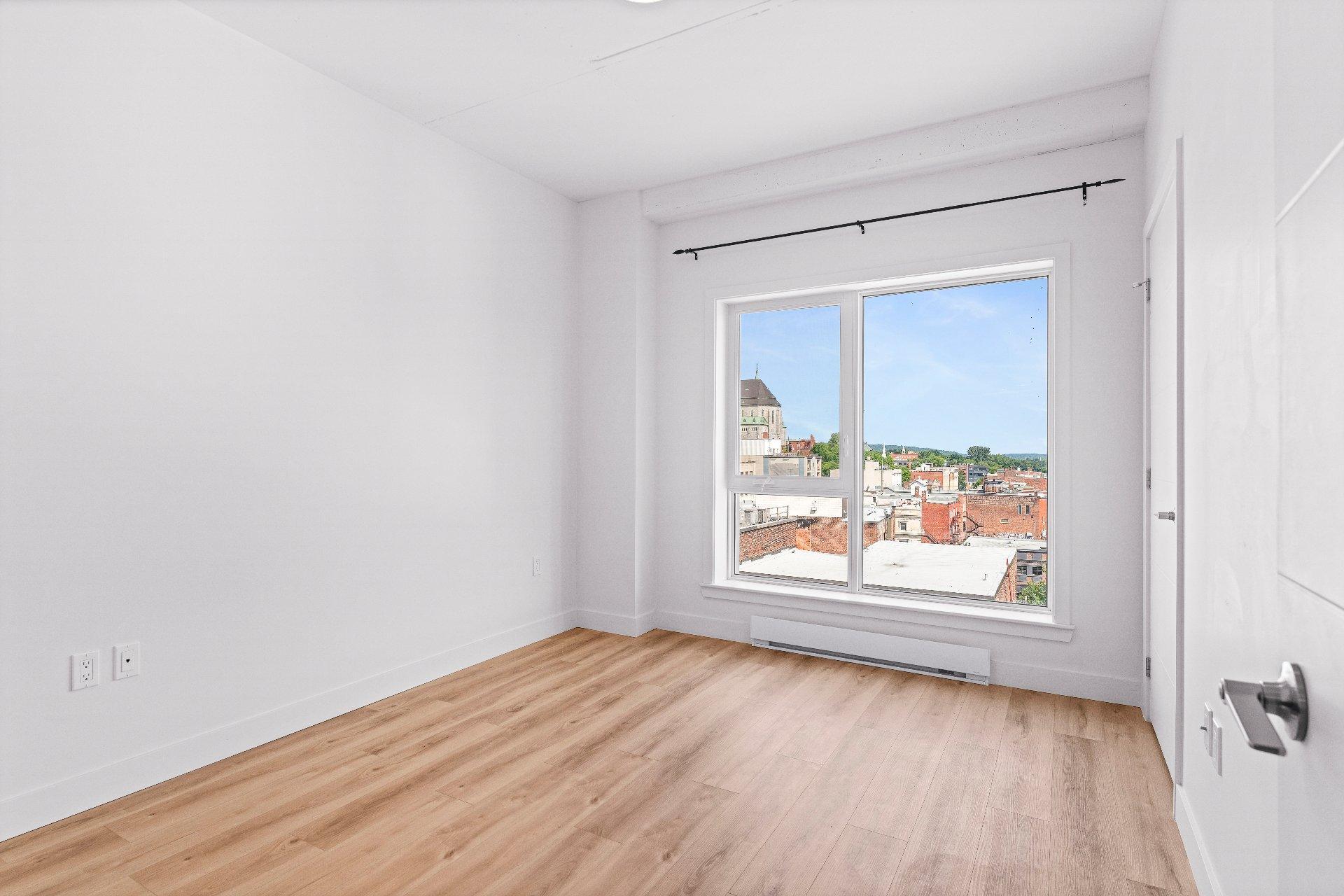 









60

 - 70


Rue Wellington S.

, 603,
Sherbrooke (Les Nations),




QC
J1H5C7


