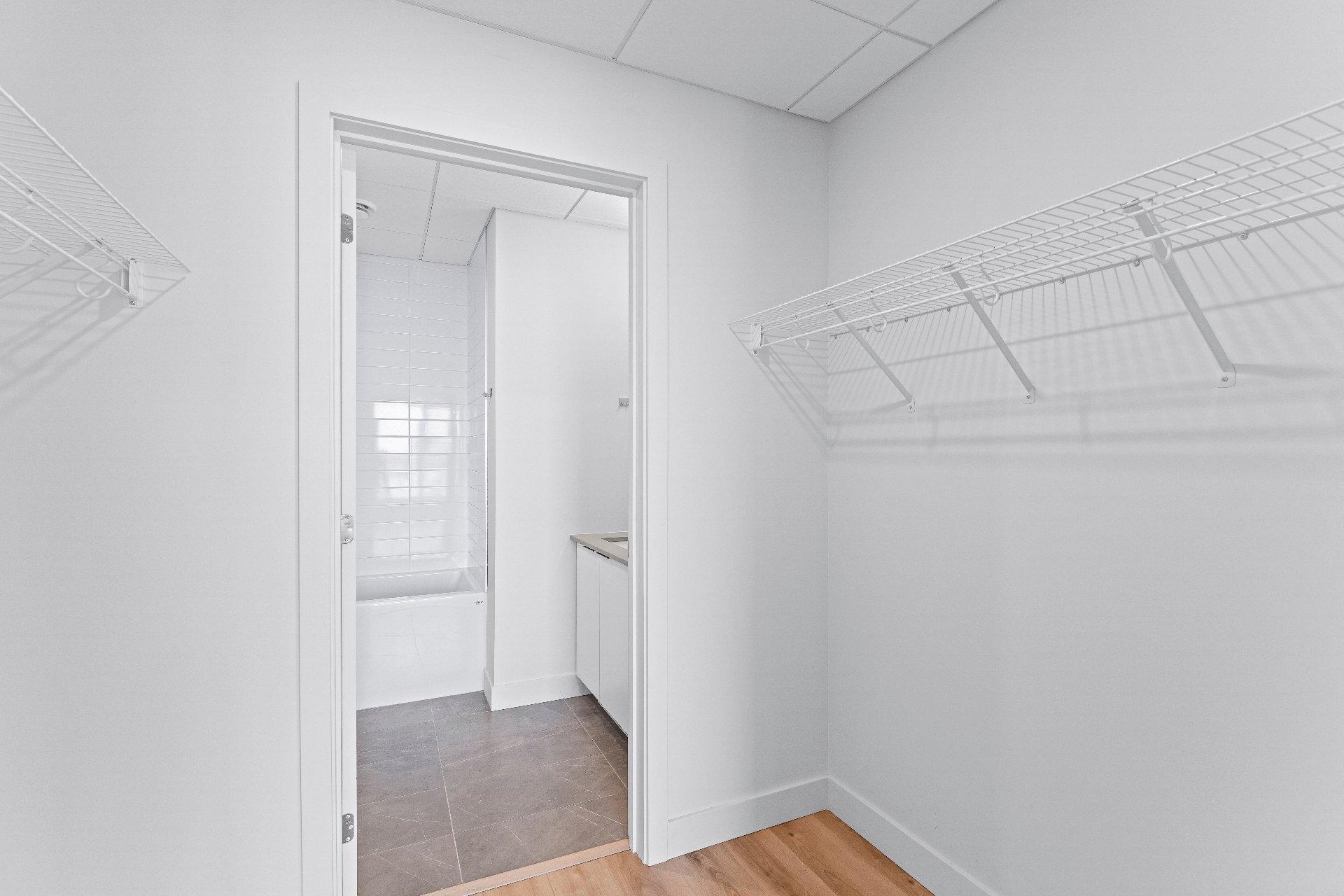 









60

 - 70


Rue Wellington S.

, 1005,
Sherbrooke (Les Nations),




QC
J1H5C7

