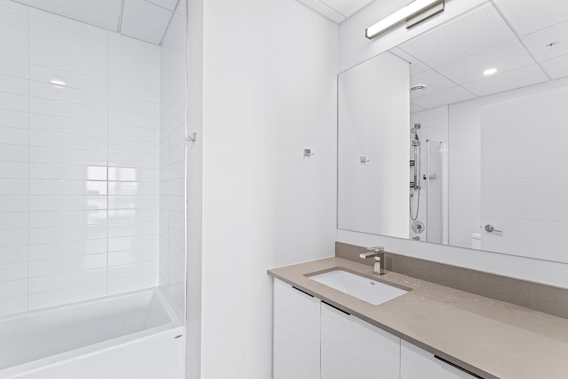 









60

 - 70


Rue Wellington S.

, 1005,
Sherbrooke (Les Nations),




QC
J1H5C7

