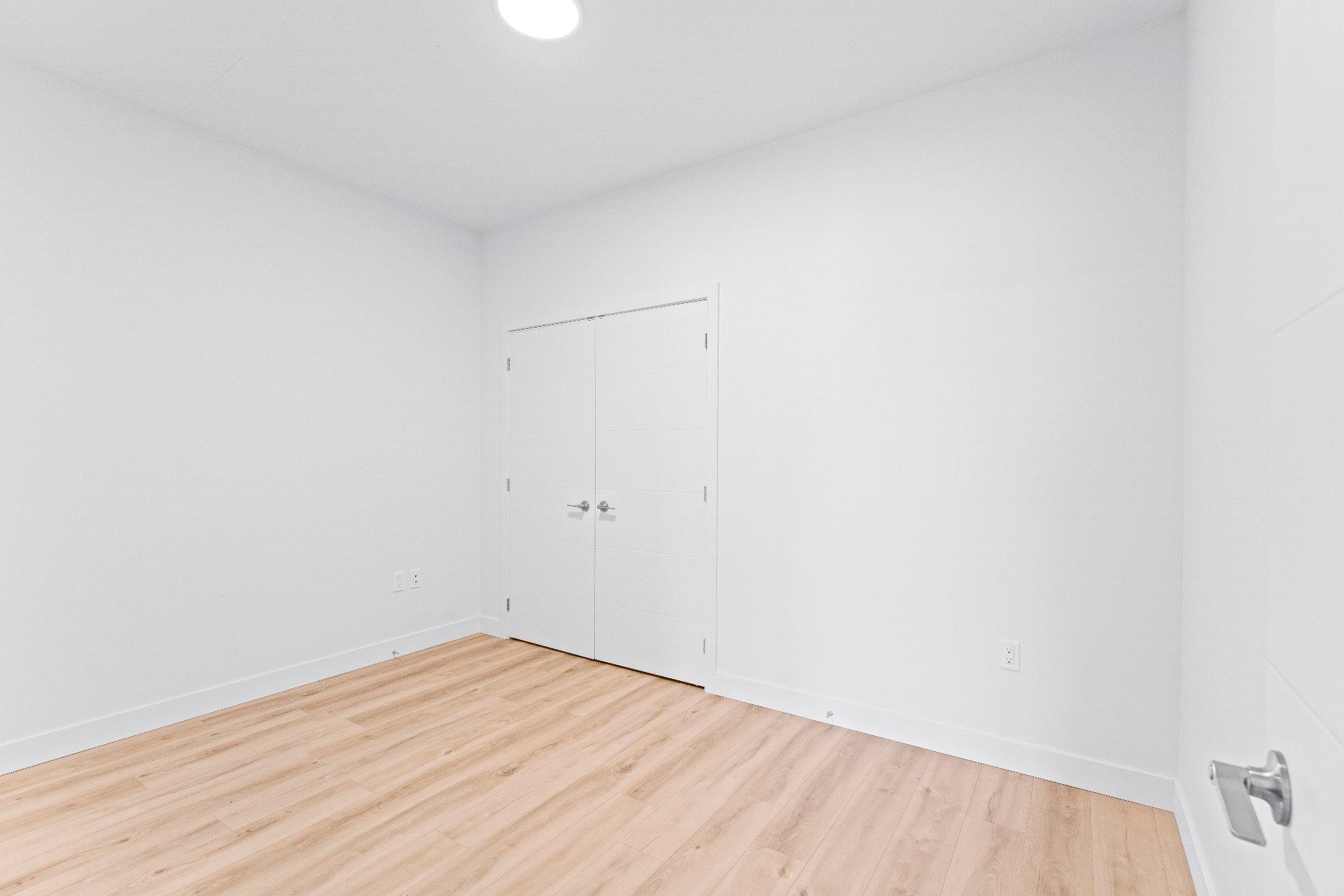 









60

 - 70


Rue Wellington S.

, 1005,
Sherbrooke (Les Nations),




QC
J1H5C7

