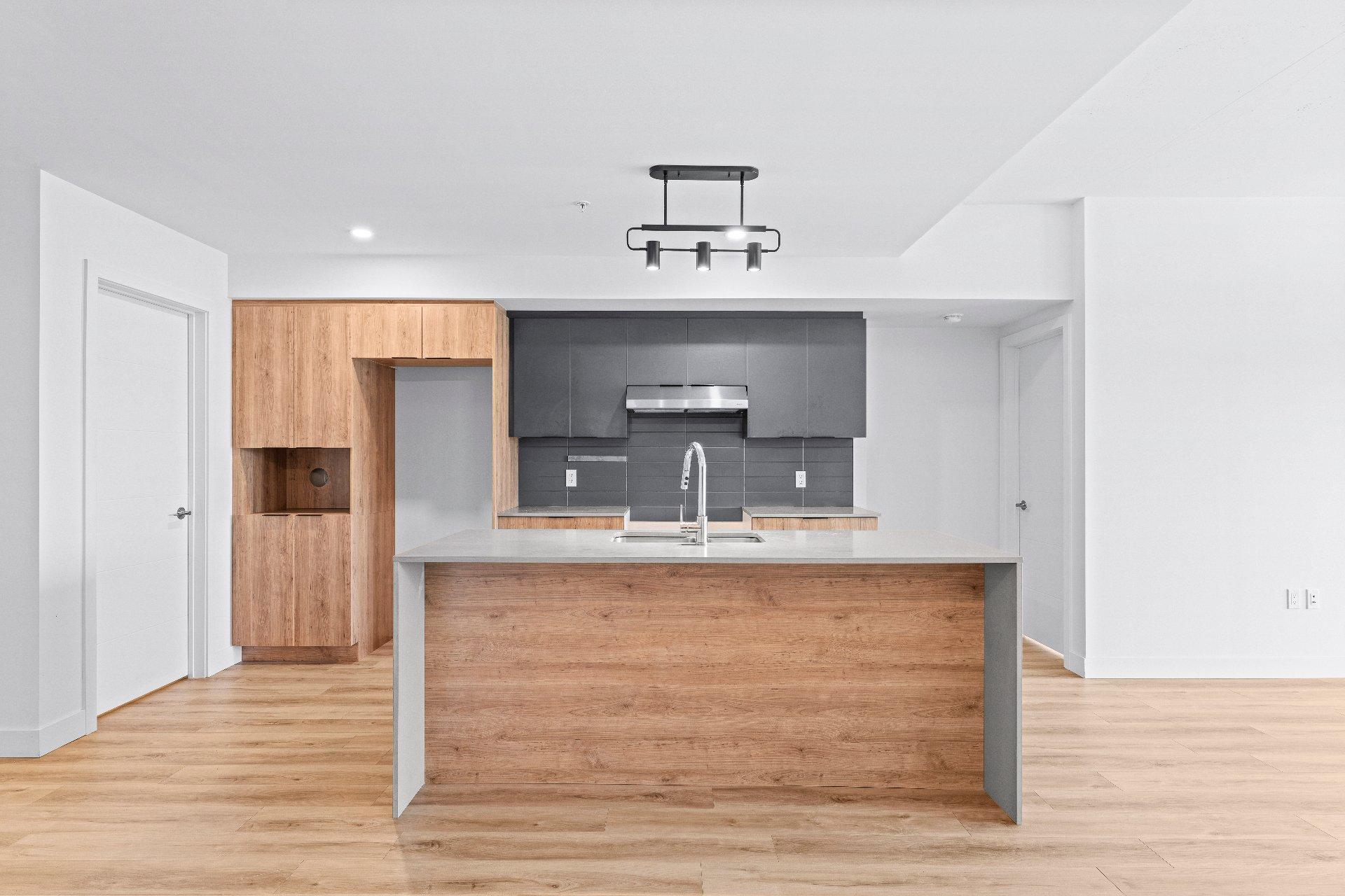 









60

 - 70


Rue Wellington S.

, 1005,
Sherbrooke (Les Nations),




QC
J1H5C7

