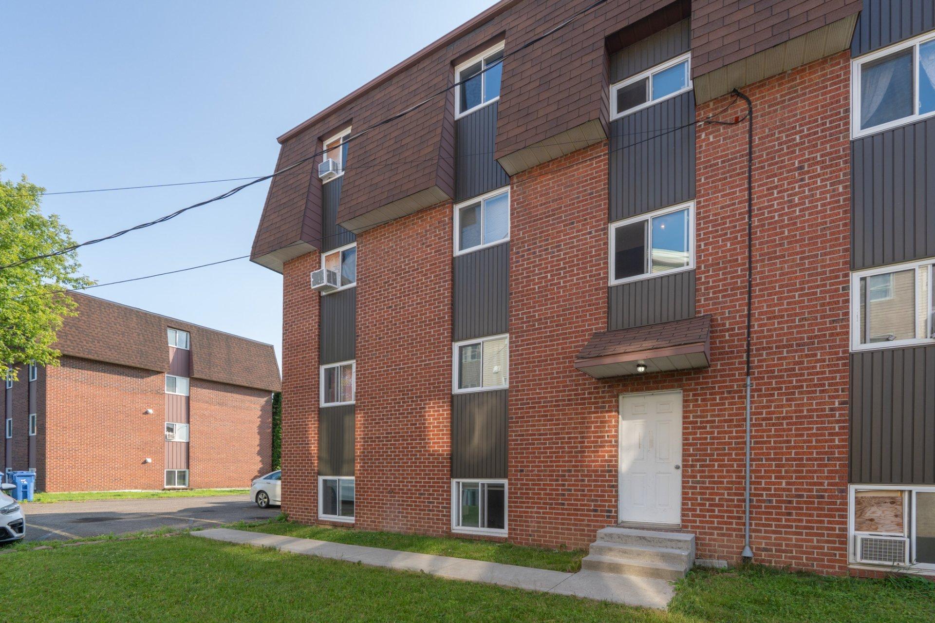 









14


Carré Richelieu

,
Châteauguay,




QC
J6K3T8

