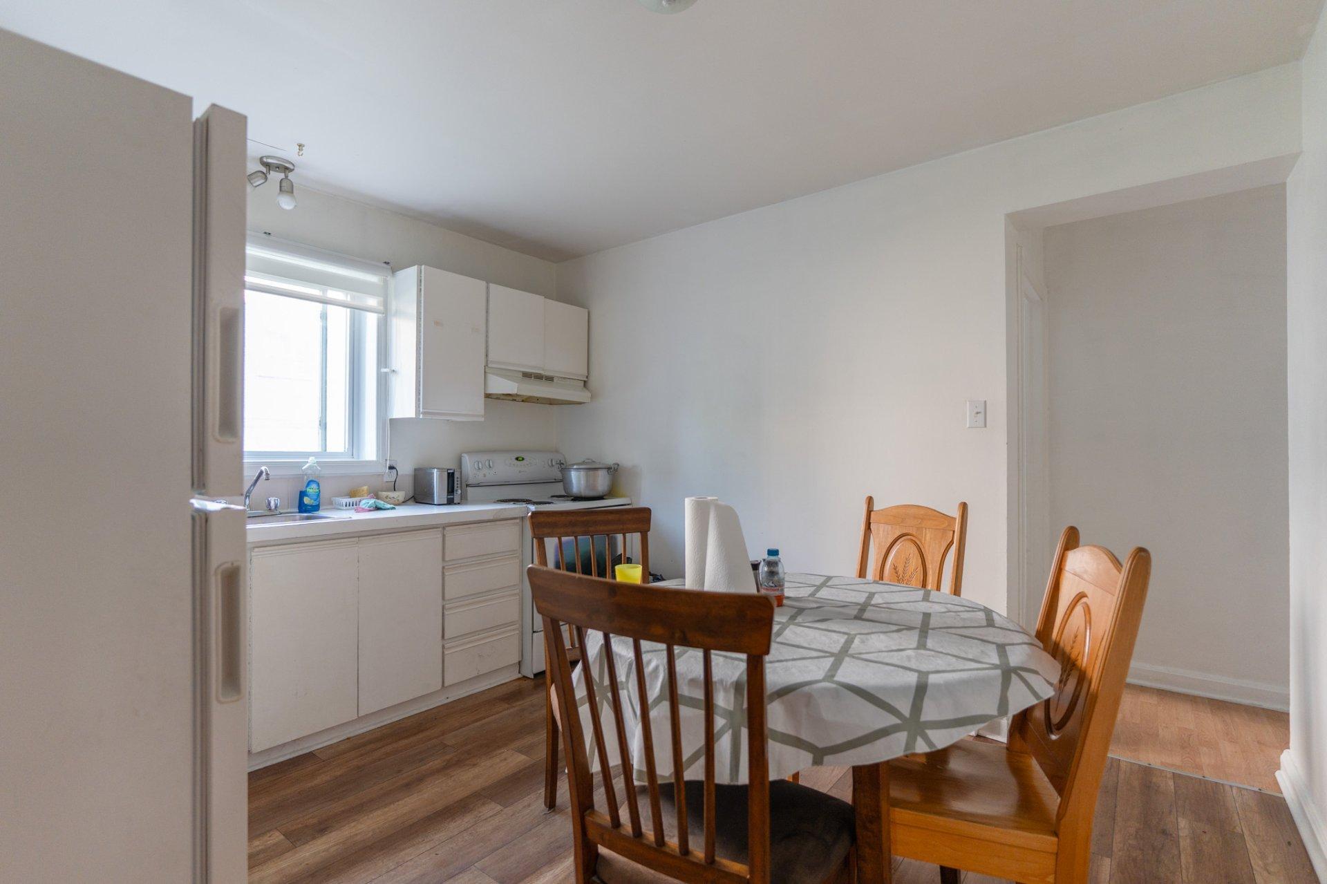 









14


Carré Richelieu

,
Châteauguay,




QC
J6K3T8

