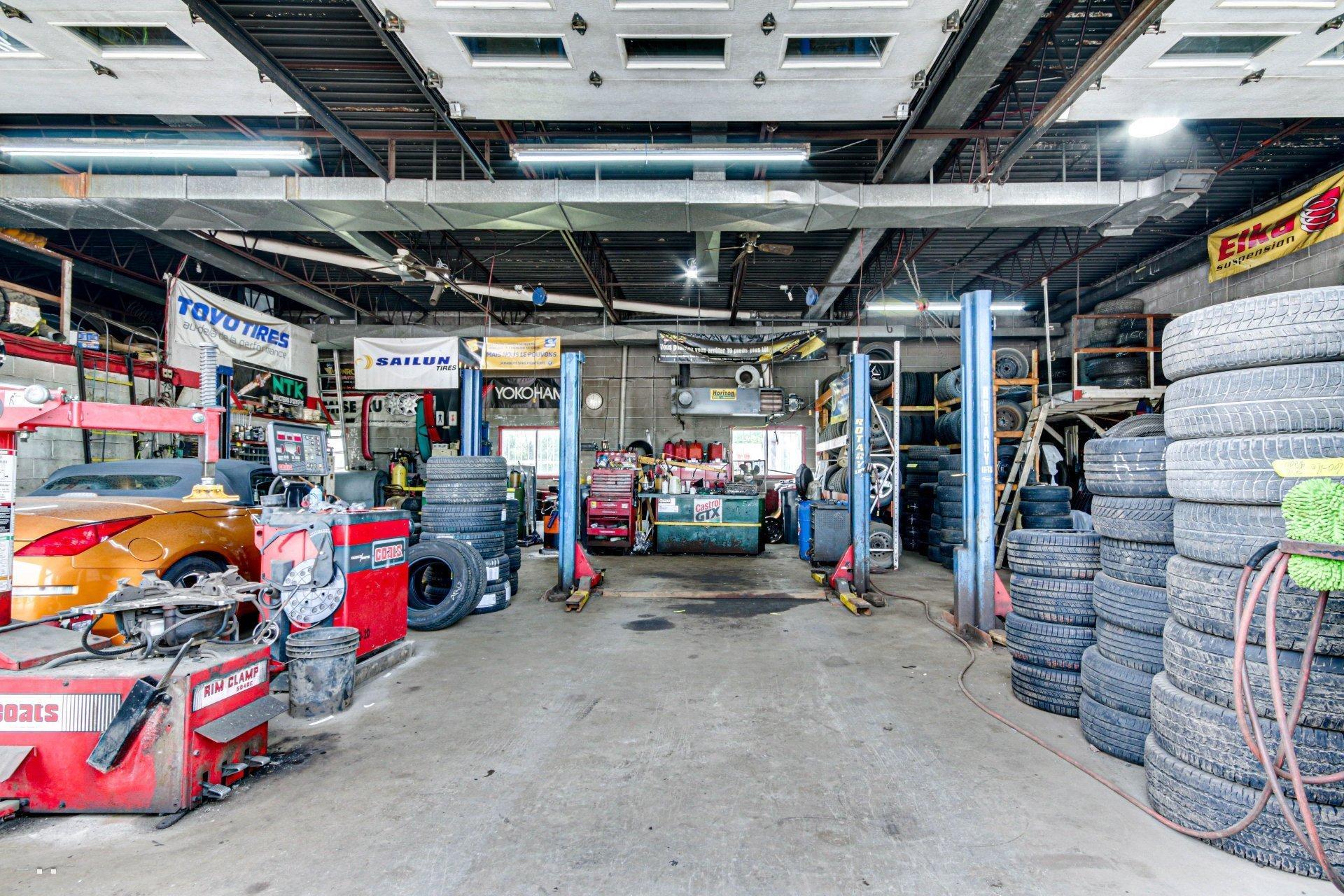 









4230


Rue Notre-Dame E.

,
Trois-Rivières,




QC
G8V1Z5

