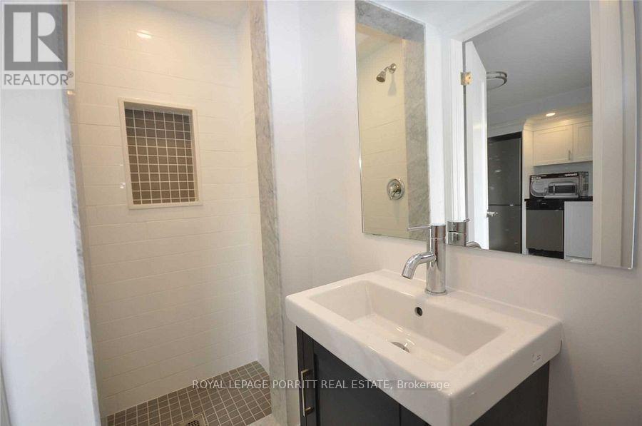 












5 - 3465 LAKE SHORE BOULEVARD W

,
Toronto,




Ontario
M8W1N2

