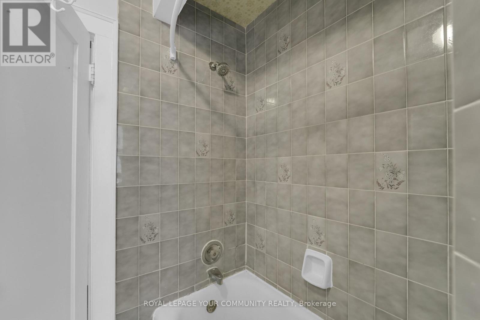 












8 SNOWDON AVENUE

,
Toronto,




Ontario
M4N2A6

