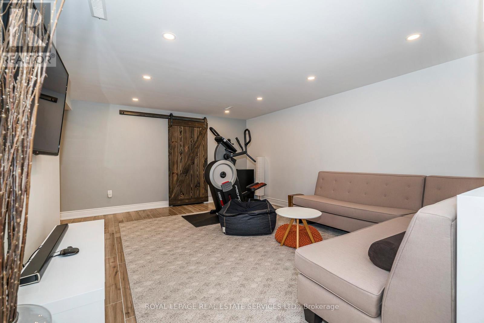 












2120 VARENCY DRIVE

,
Mississauga,




Ontario
L5K1C3

