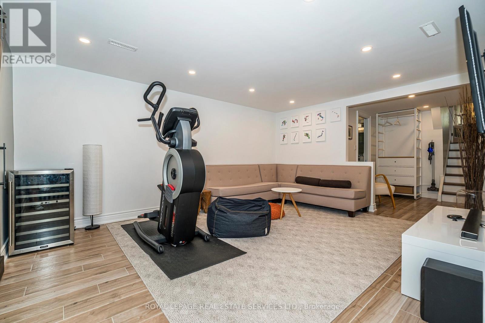 












2120 VARENCY DRIVE

,
Mississauga,




Ontario
L5K1C3

