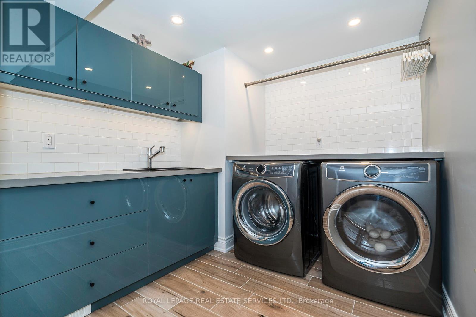 












2120 VARENCY DRIVE

,
Mississauga,




Ontario
L5K1C3

