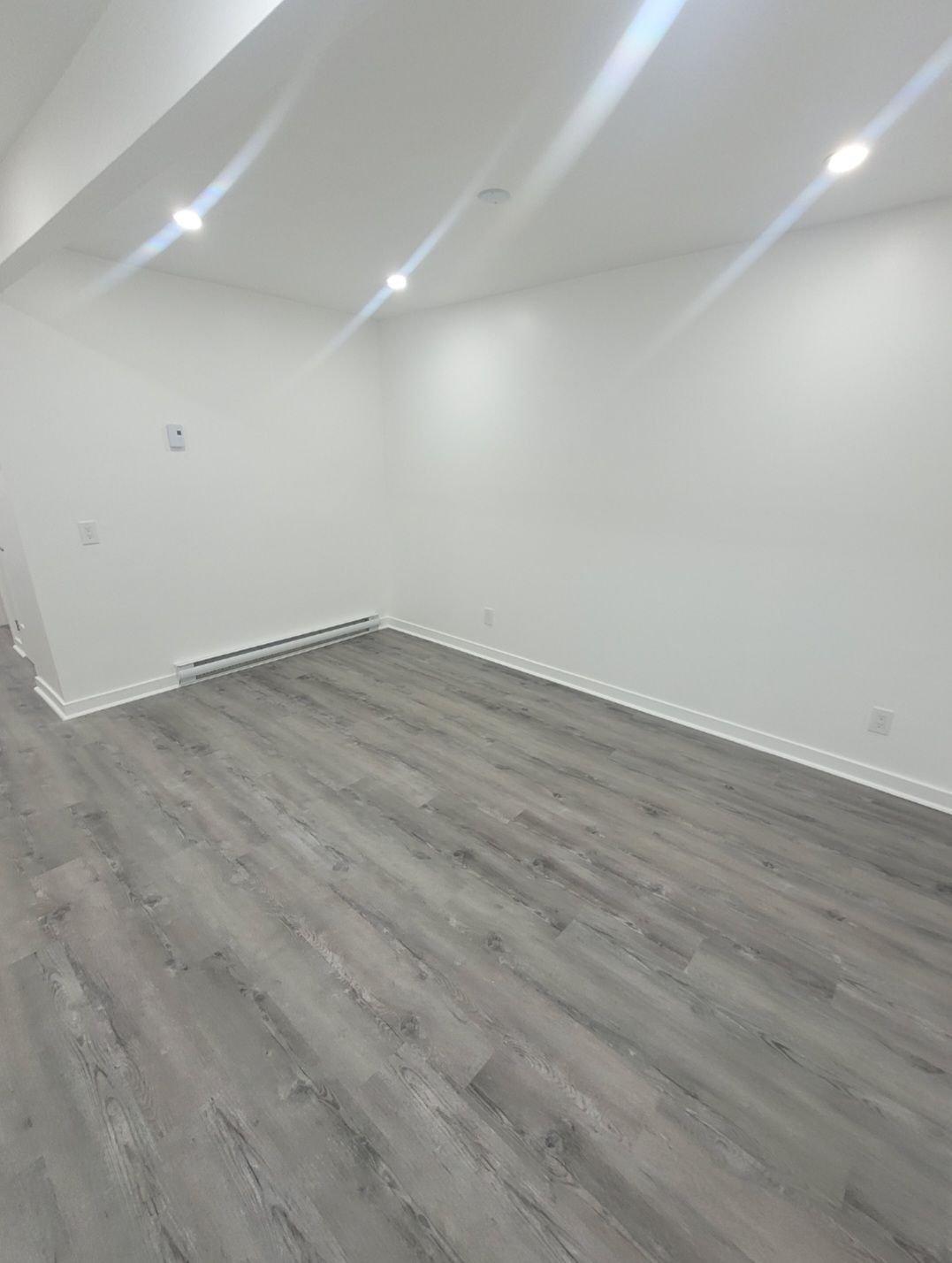 









150


18e Avenue

, 3,
Montréal (Lachine),




QC
H8S3P7

