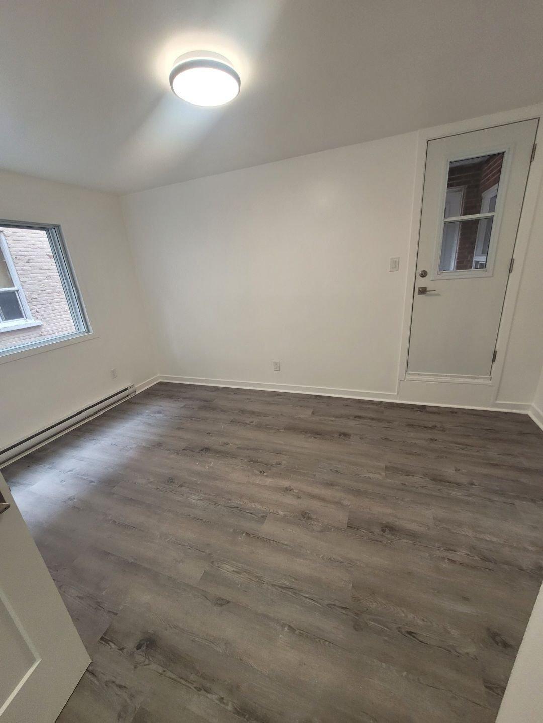 









150


18e Avenue

, 3,
Montréal (Lachine),




QC
H8S3P7

